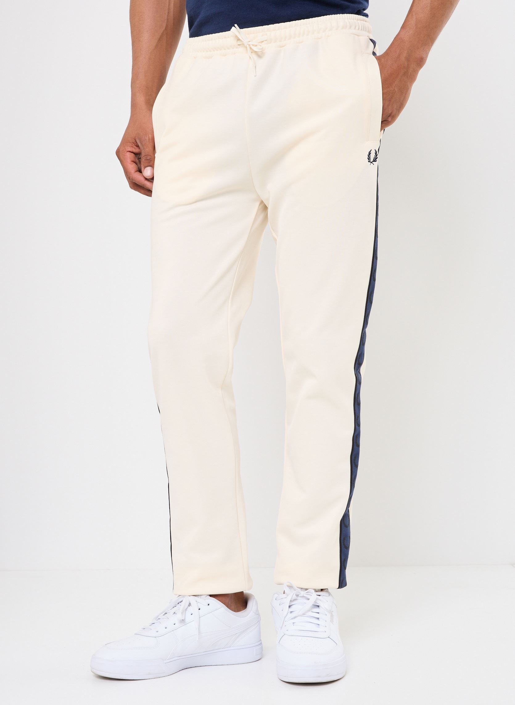 Joggings CONTRAST TAPE TRACK PANT homme blanc Fred Perry Joggings CONTRAST TAPE TRACK PANT homme blanc ECRU/TENNIS BLUE