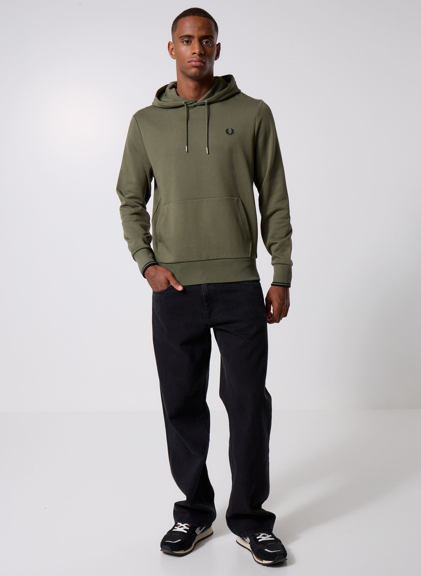 Sweats à capuche Tipped Hooded Sweatshirt homme vert Fred Perry Sweats à capuche Tipped Hooded Sweatshirt homme vert LRLWRTHGREEN/BLK