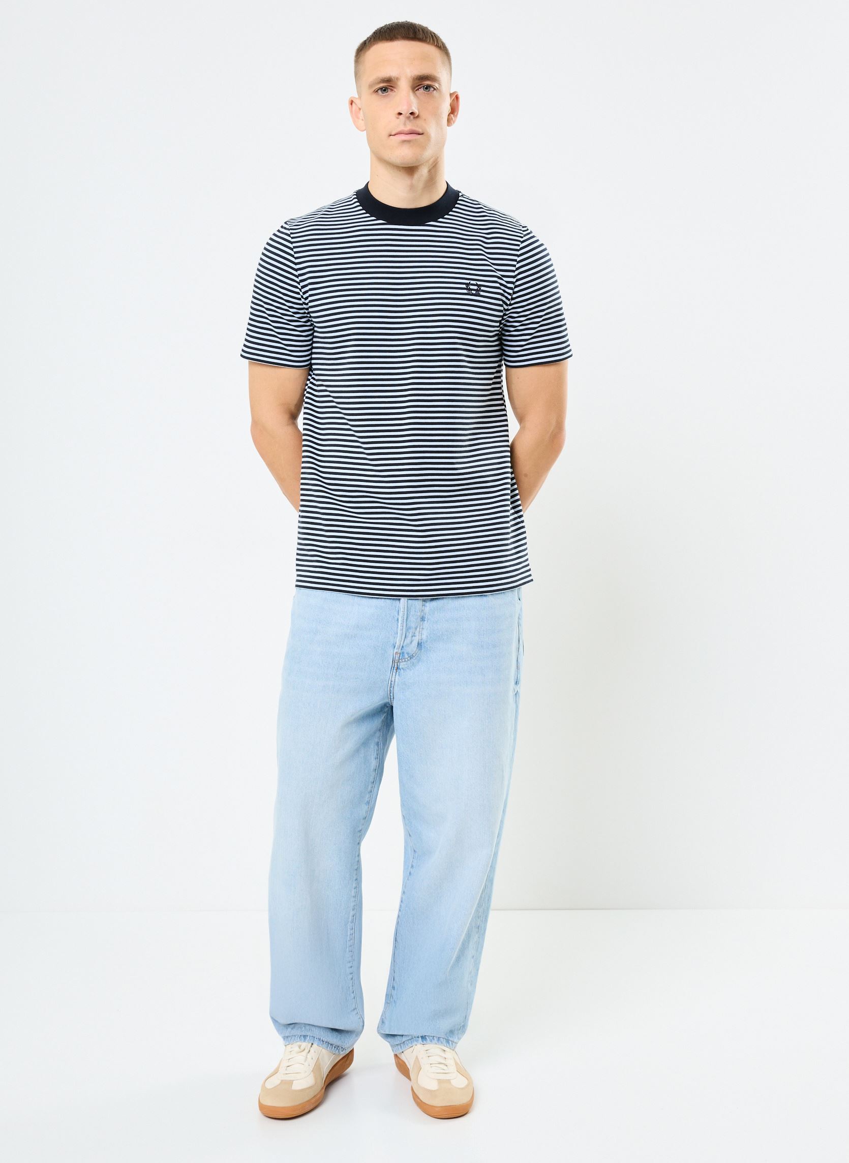 Tee-shirts manches courtes FINE STRIPE T-SHIRT homme bleu Fred Perry Tee-shirts manches courtes FINE STRIPE T-SHIRT homme bleu Navy