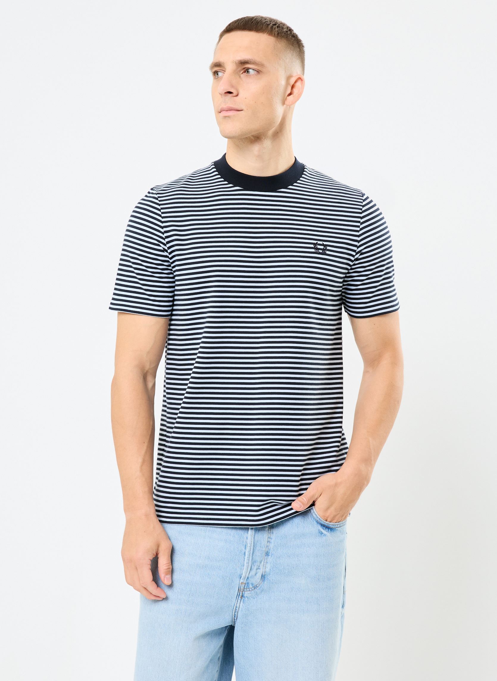 Tee-shirts manches courtes FINE STRIPE T-SHIRT homme bleu Fred Perry Tee-shirts manches courtes FINE STRIPE T-SHIRT homme bleu Navy