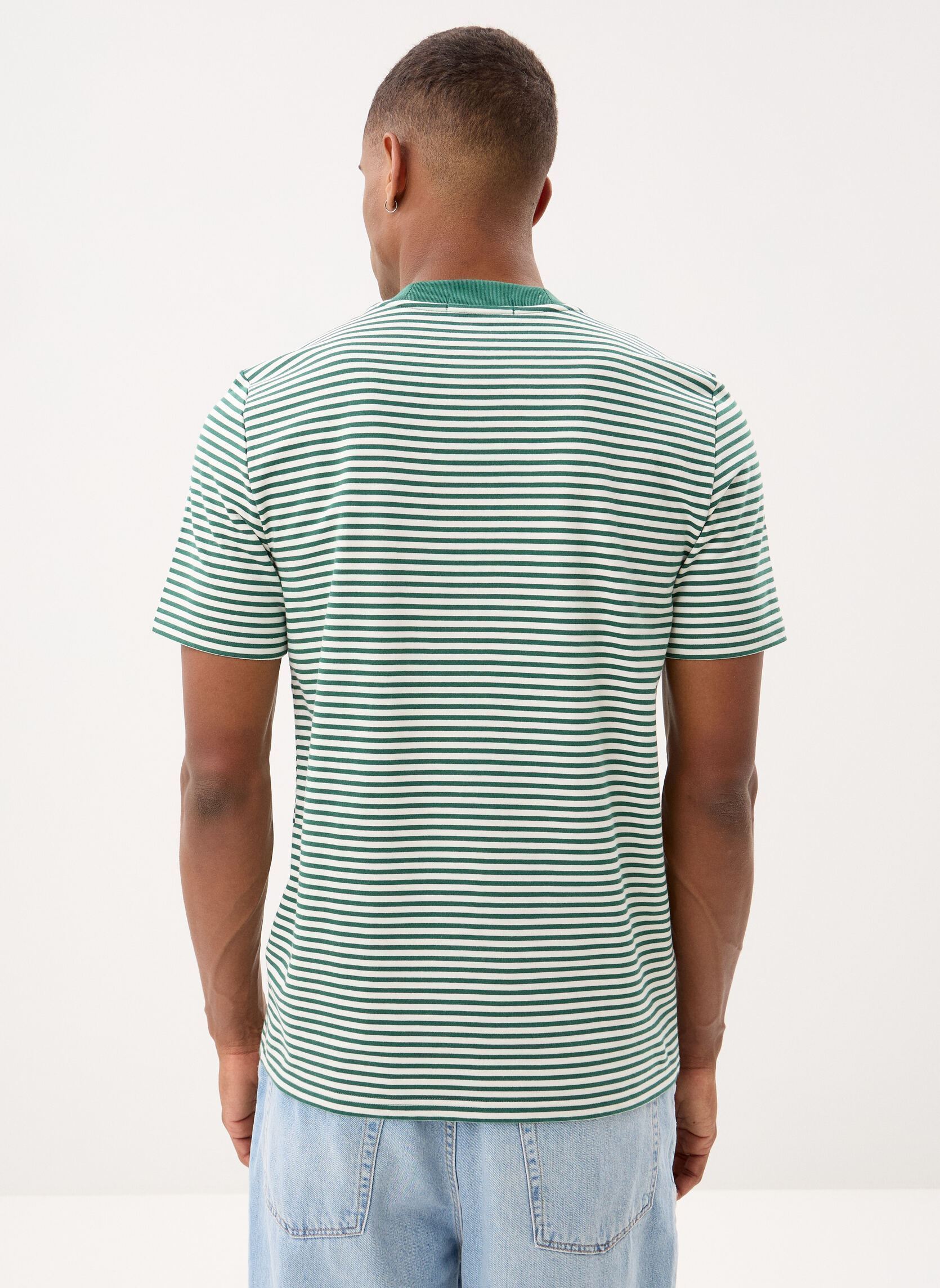 Tee-shirts manches courtes FINE STRIPE T-SHIRT homme vert Fred Perry Tee-shirts manches courtes FINE STRIPE T-SHIRT homme vert Sport Green