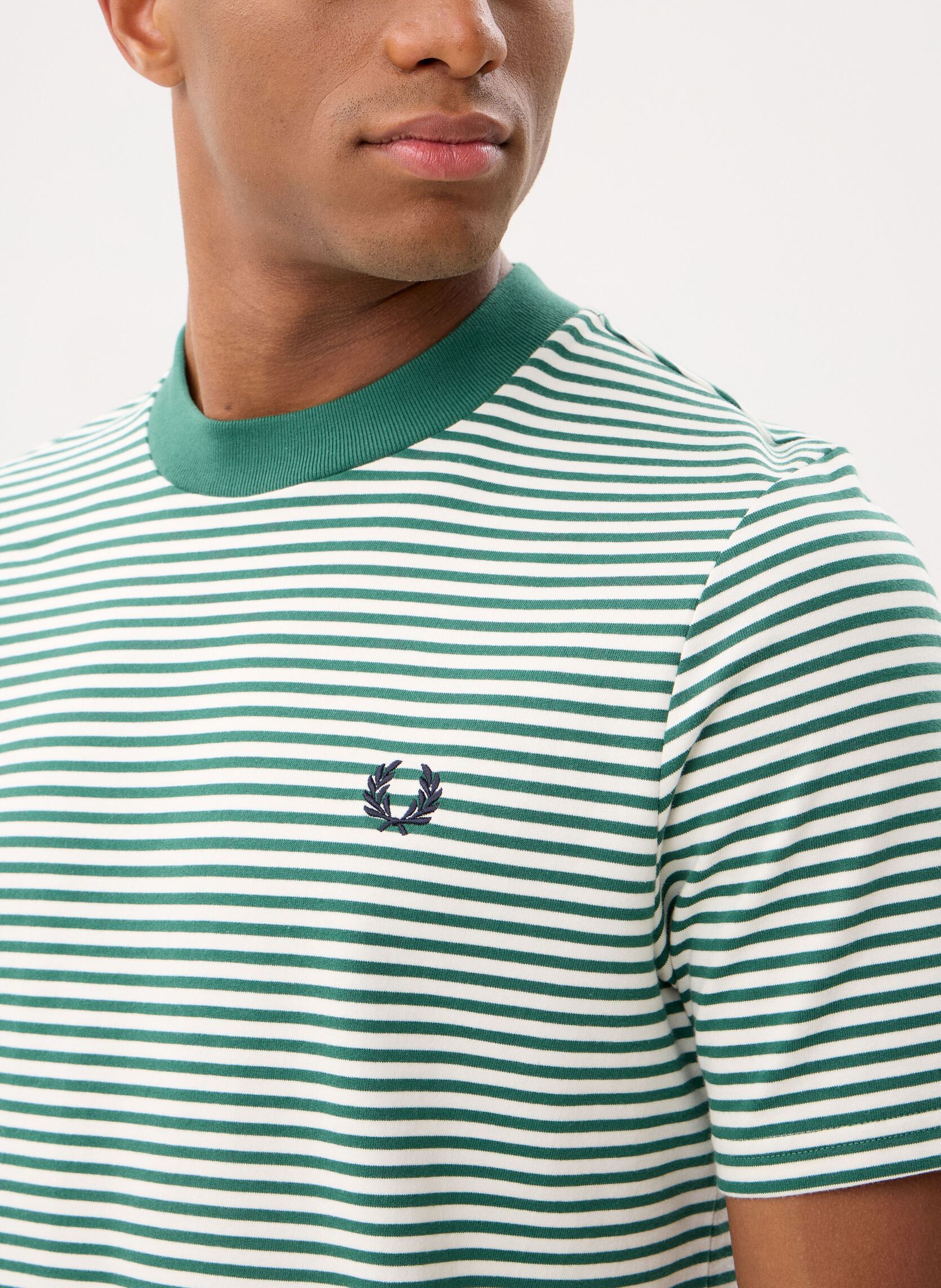 Tee-shirts manches courtes FINE STRIPE T-SHIRT homme vert Fred Perry Tee-shirts manches courtes FINE STRIPE T-SHIRT homme vert Sport Green