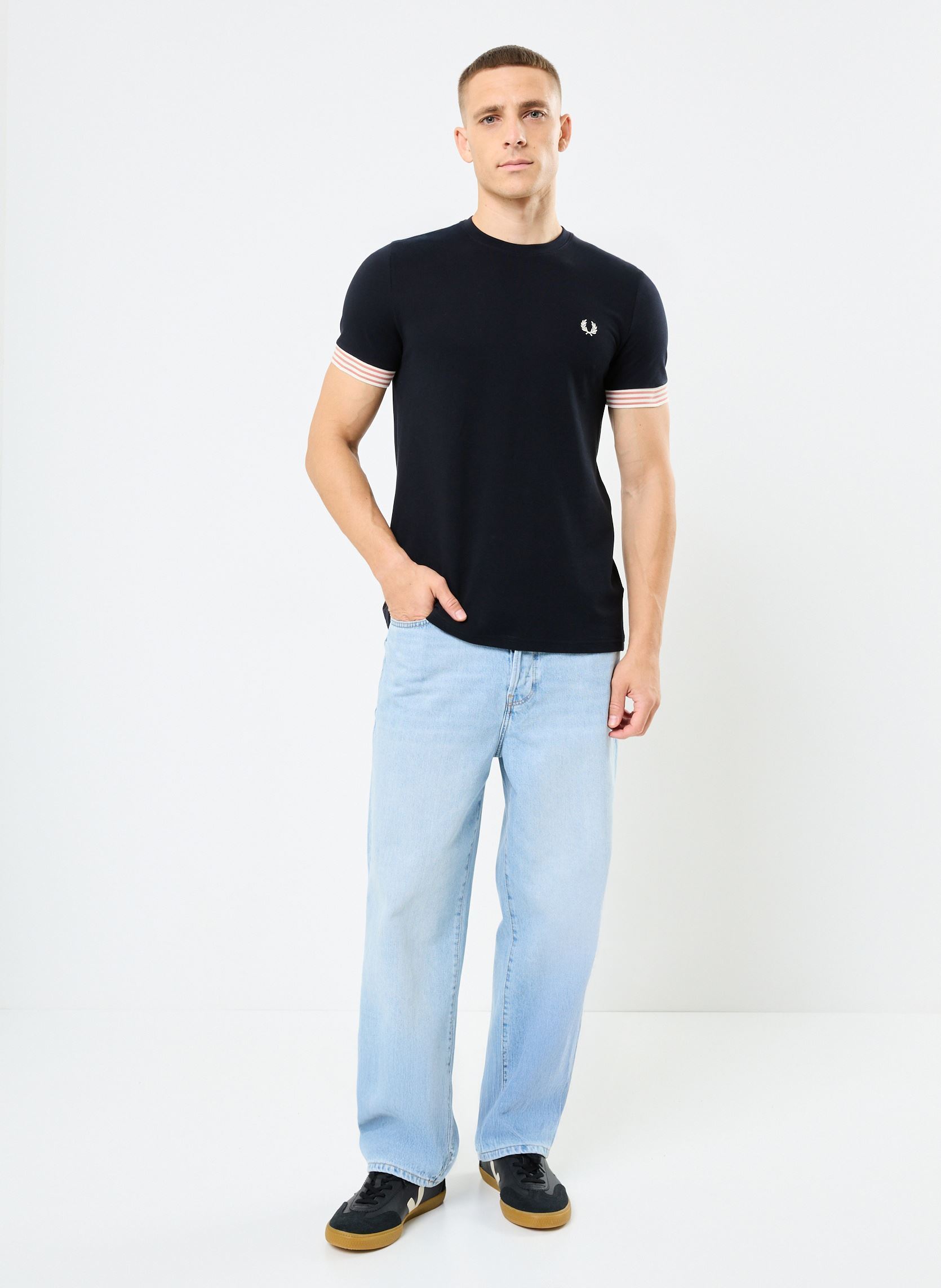 Tee-shirts manches courtes STRIPED CUFF T-SHIRT homme bleu Fred Perry Tee-shirts manches courtes STRIPED CUFF T-SHIRT homme bleu NAVY