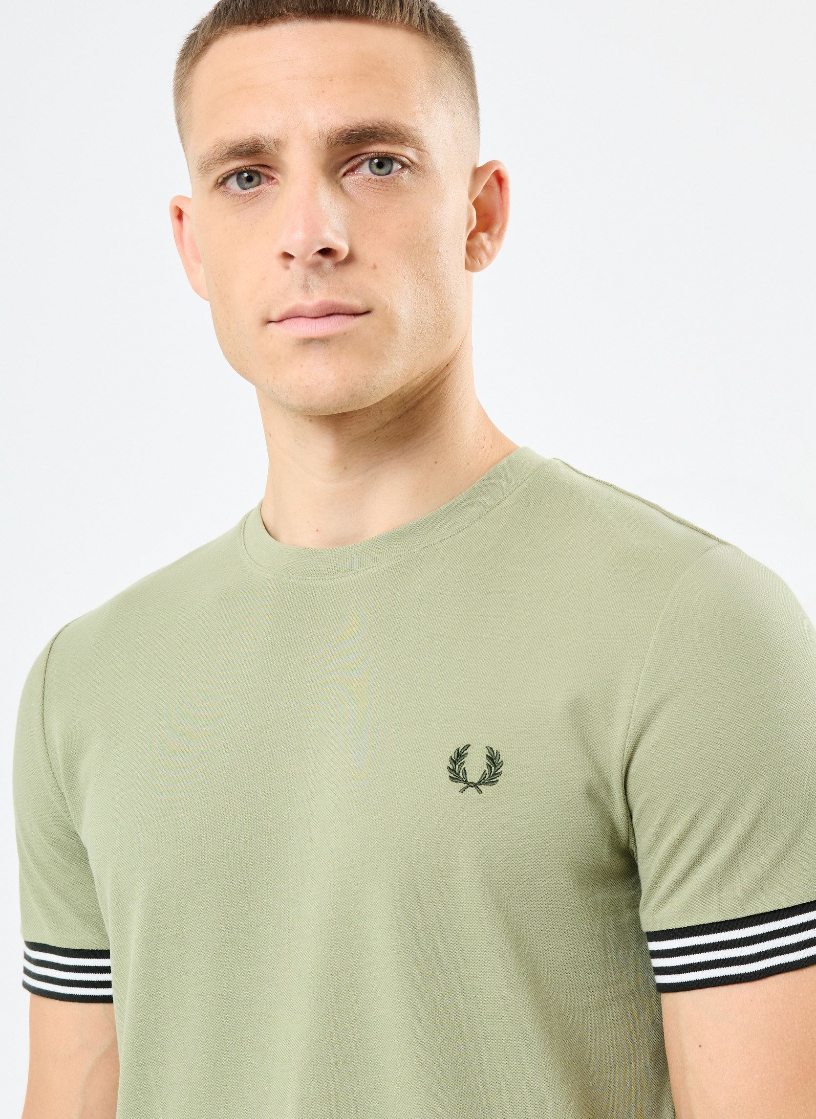 Tee-shirts manches courtes STRIPED CUFF T-SHIRT homme vert Fred Perry Tee-shirts manches courtes STRIPED CUFF T-SHIRT homme vert OLIVE MINT