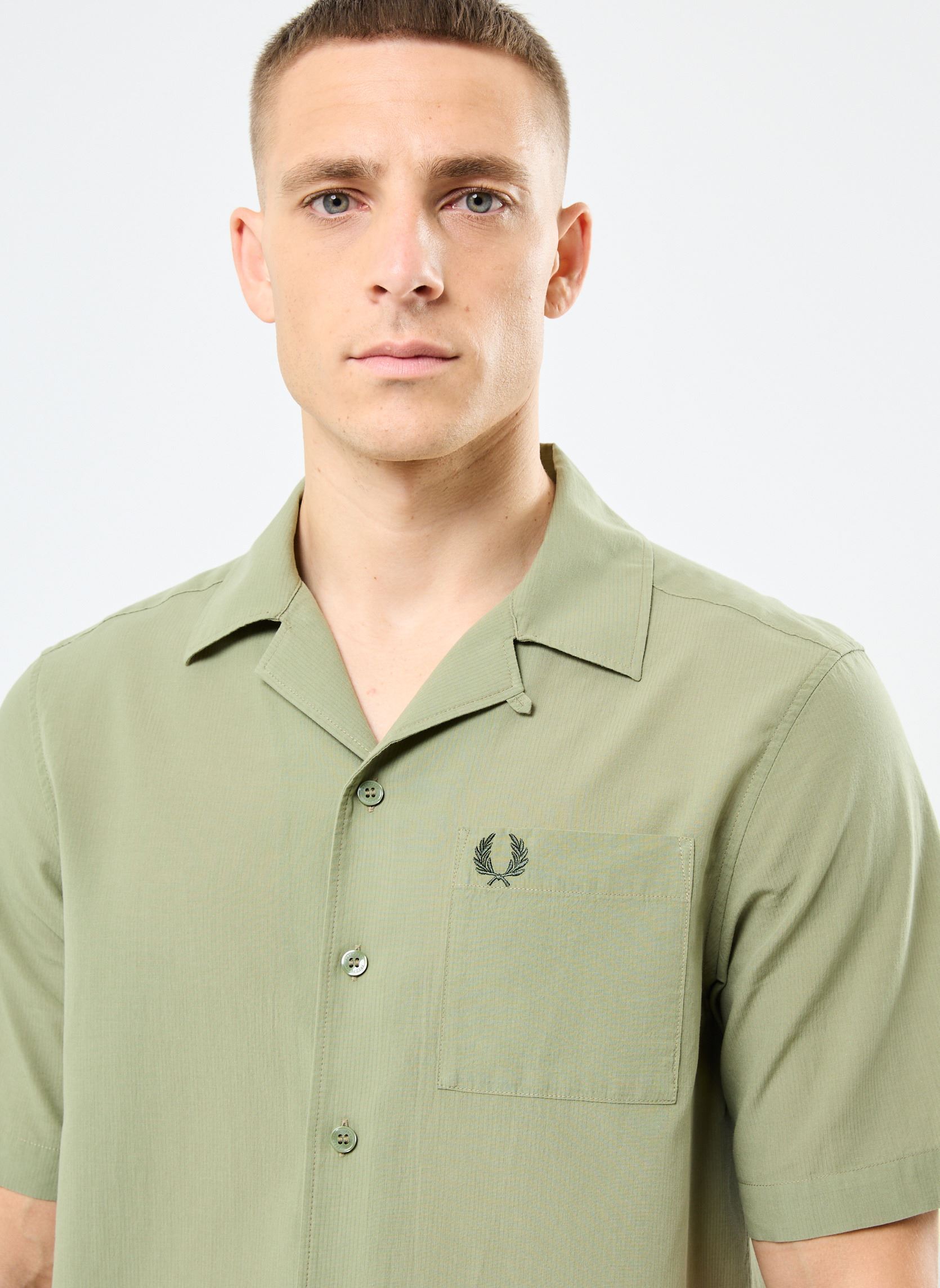 Hemden LIGHTWEIGHT TEXTURE REVERE COL herren grün Fred Perry Hemden LIGHTWEIGHT TEXTURE REVERE COL herren grün OLIVE MINT