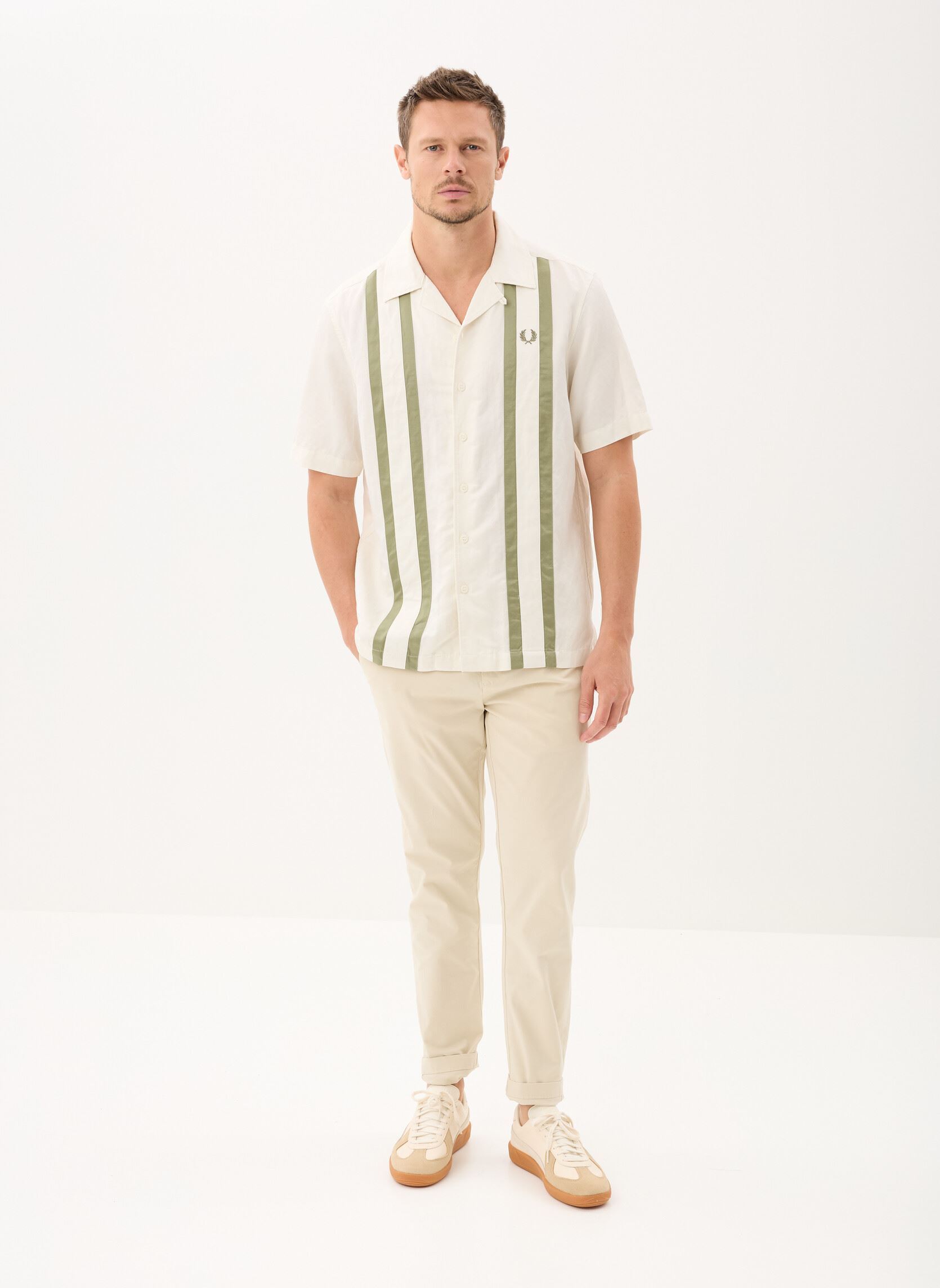 Hemden PANELLED LINEN BLEND SHIRT heren wit Fred Perry Hemden PANELLED LINEN BLEND SHIRT heren wit Light Ecru