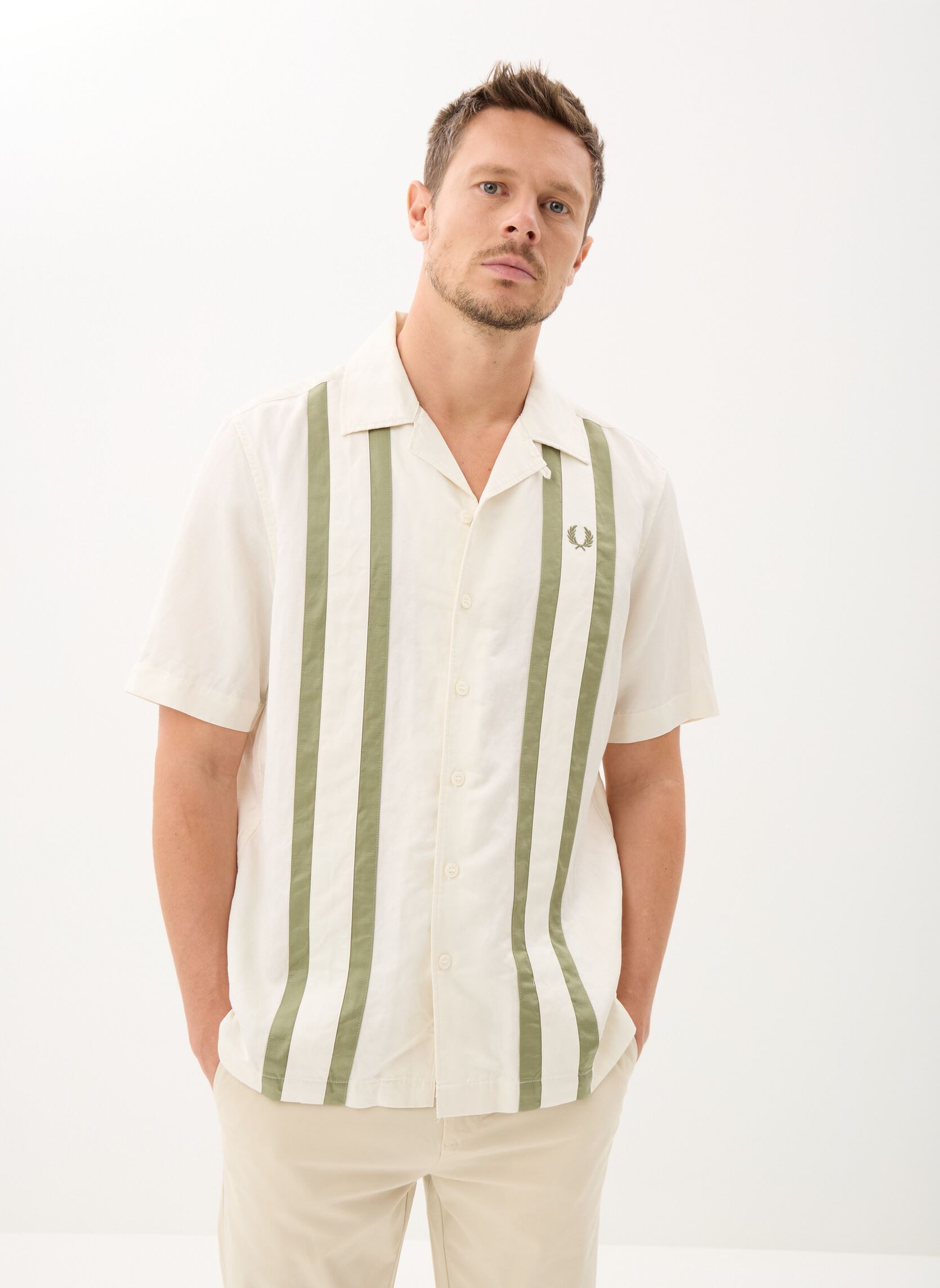 Hemden PANELLED LINEN BLEND SHIRT heren wit Fred Perry Hemden PANELLED LINEN BLEND SHIRT heren wit Light Ecru