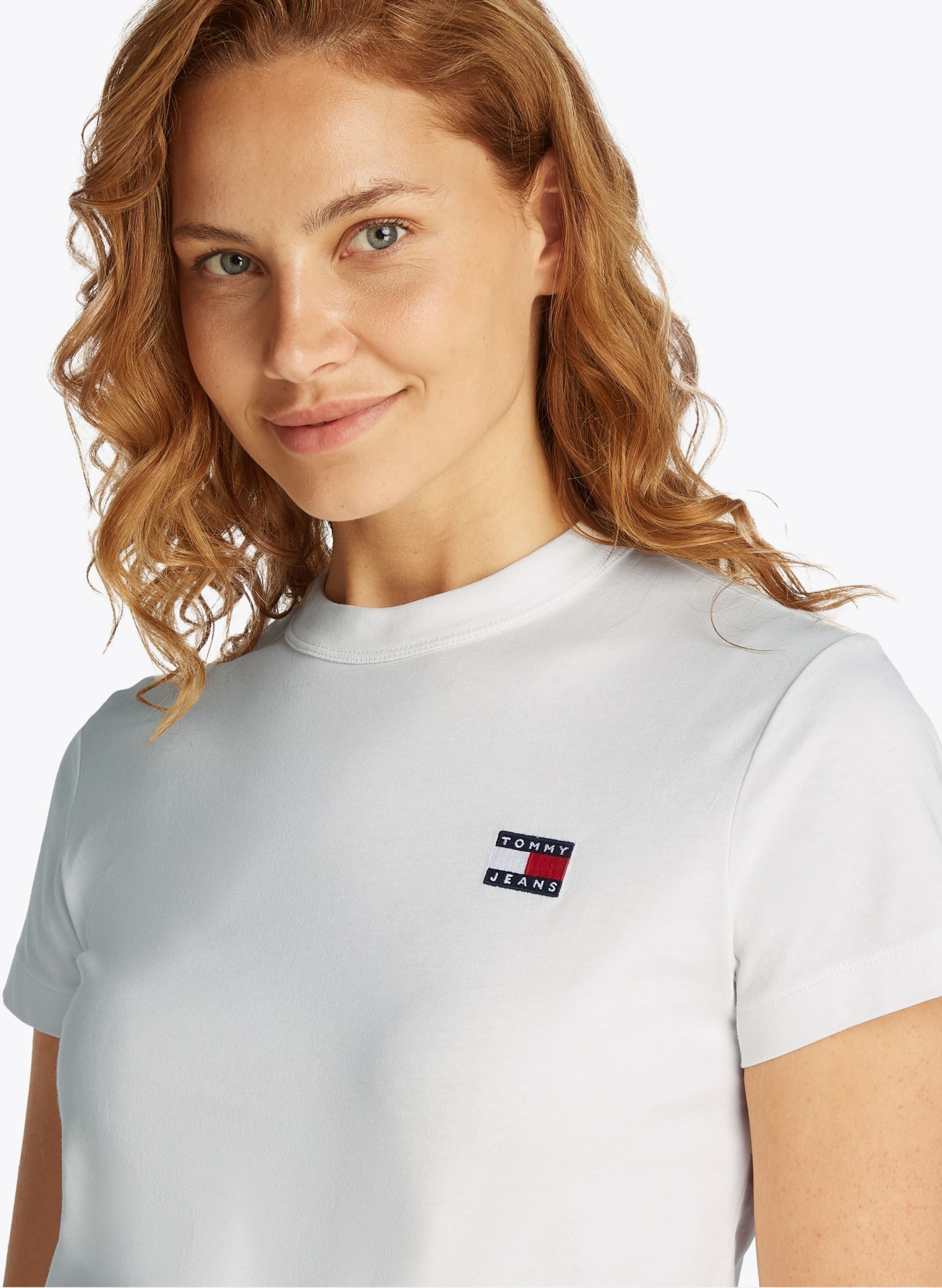T-shirts met korte mouwen Tjw Reg Badge Tee DW0DW20153 dames wit Tommy Jeans T-shirts met korte mouwen Tjw Reg Badge Tee DW0DW20153 dames wit ECRU