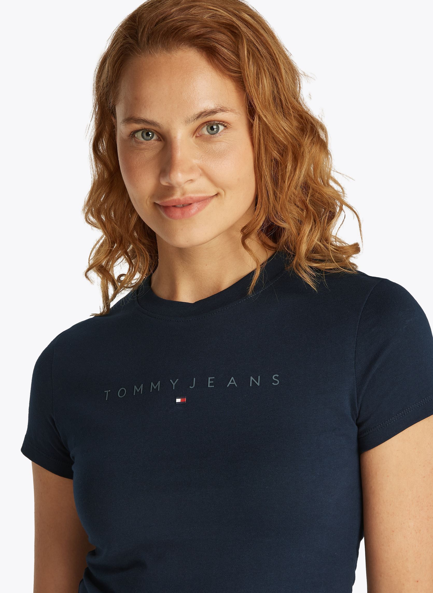 Tee-shirts manches courtes Tjw Slim Tonal Linea DW0DW20315 femme bleu Tommy Jeans Tee-shirts manches courtes Tjw Slim Tonal Linea DW0DW20315 femme bleu DARK NIGHT NAVY