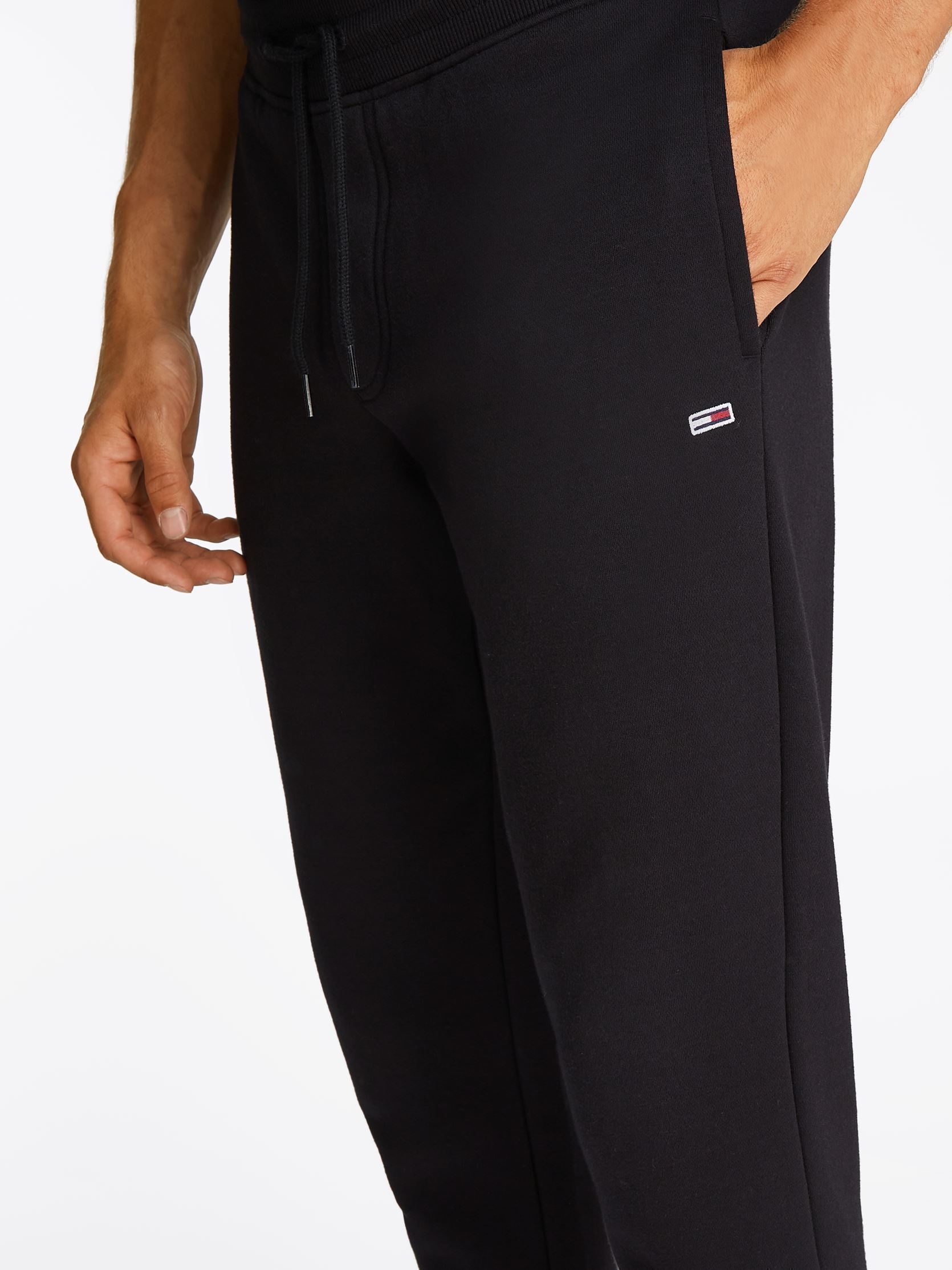 Joggings Tjm Slim S Flag Swea DM0DM20473 homme noir Tommy Jeans Joggings Tjm Slim S Flag Swea DM0DM20473 homme noir BLACK