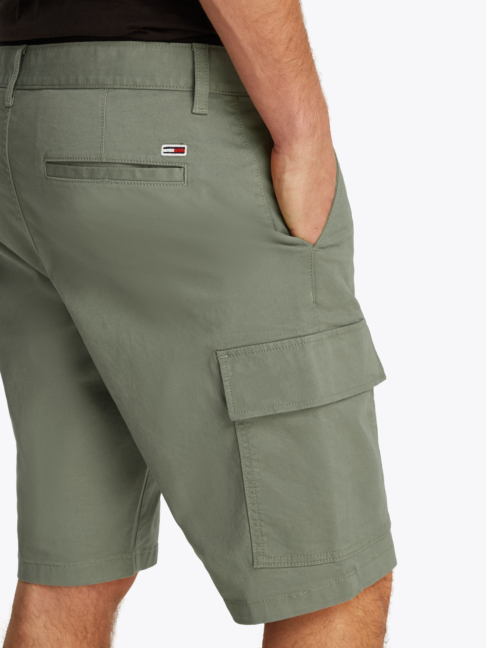 Shorts Tjm Scanton Cargo Sh DM0DM21949 homme vert Tommy Jeans Shorts Tjm Scanton Cargo Sh DM0DM21949 homme vert ARUBA GREEN