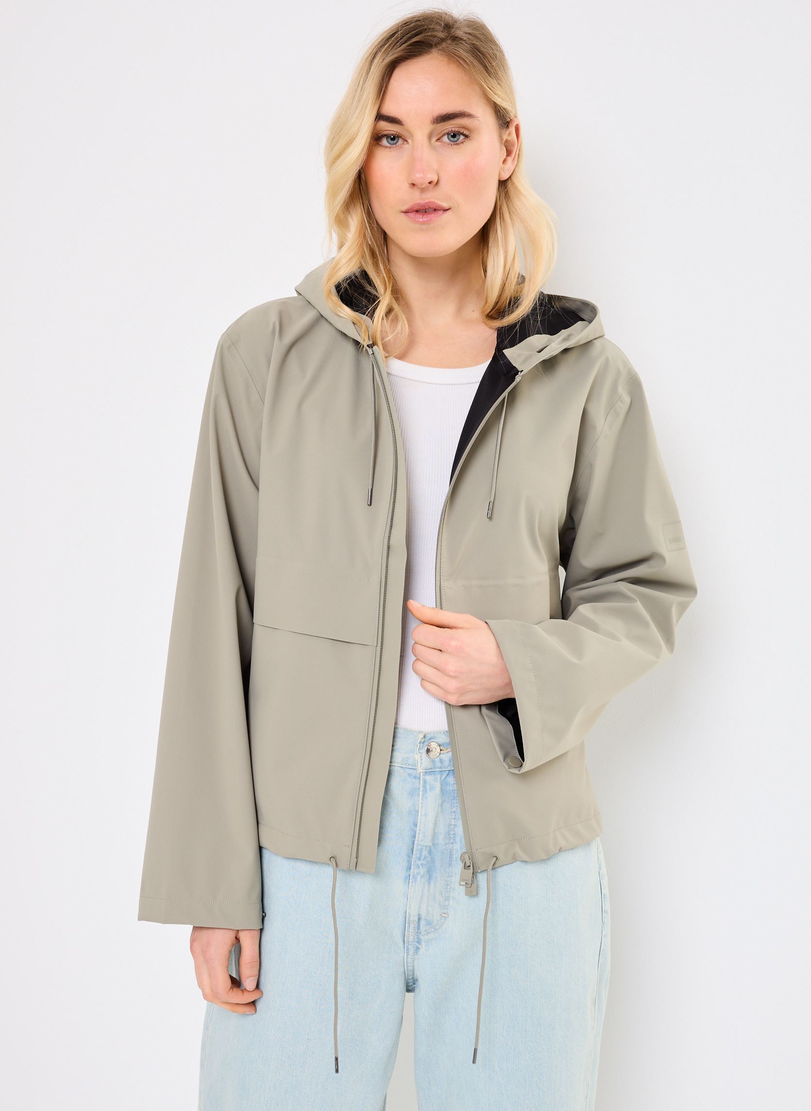 Regenjassen Suva Hardshell Short String W Jacket dames beige Rains Regenjassen Suva Hardshell Short String W Jacket dames beige DRIFT