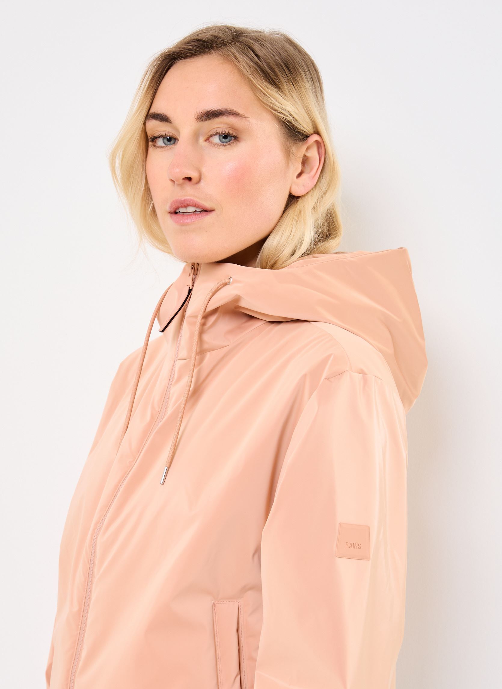 Vestes imperméable Lohja Short Insulated Jacket W3T1 femme beige Rains Vestes imperméable Lohja Short Insulated Jacket W3T1 femme beige COY