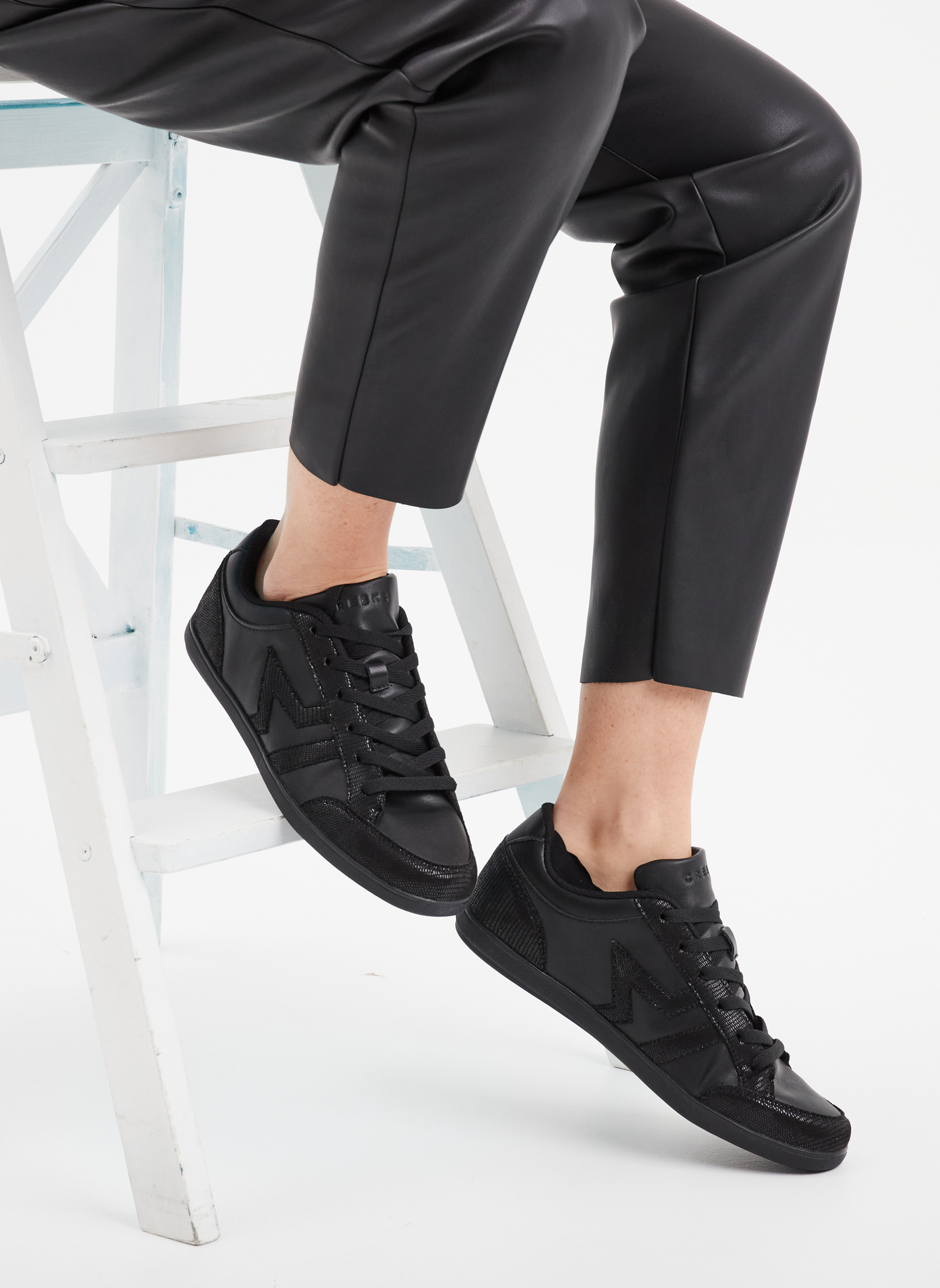 Baskets basses S_F_TB_ICON_BCK_192 femme noir CREEKS Baskets basses S_F_TB_ICON_BCK_192 femme noir Noir