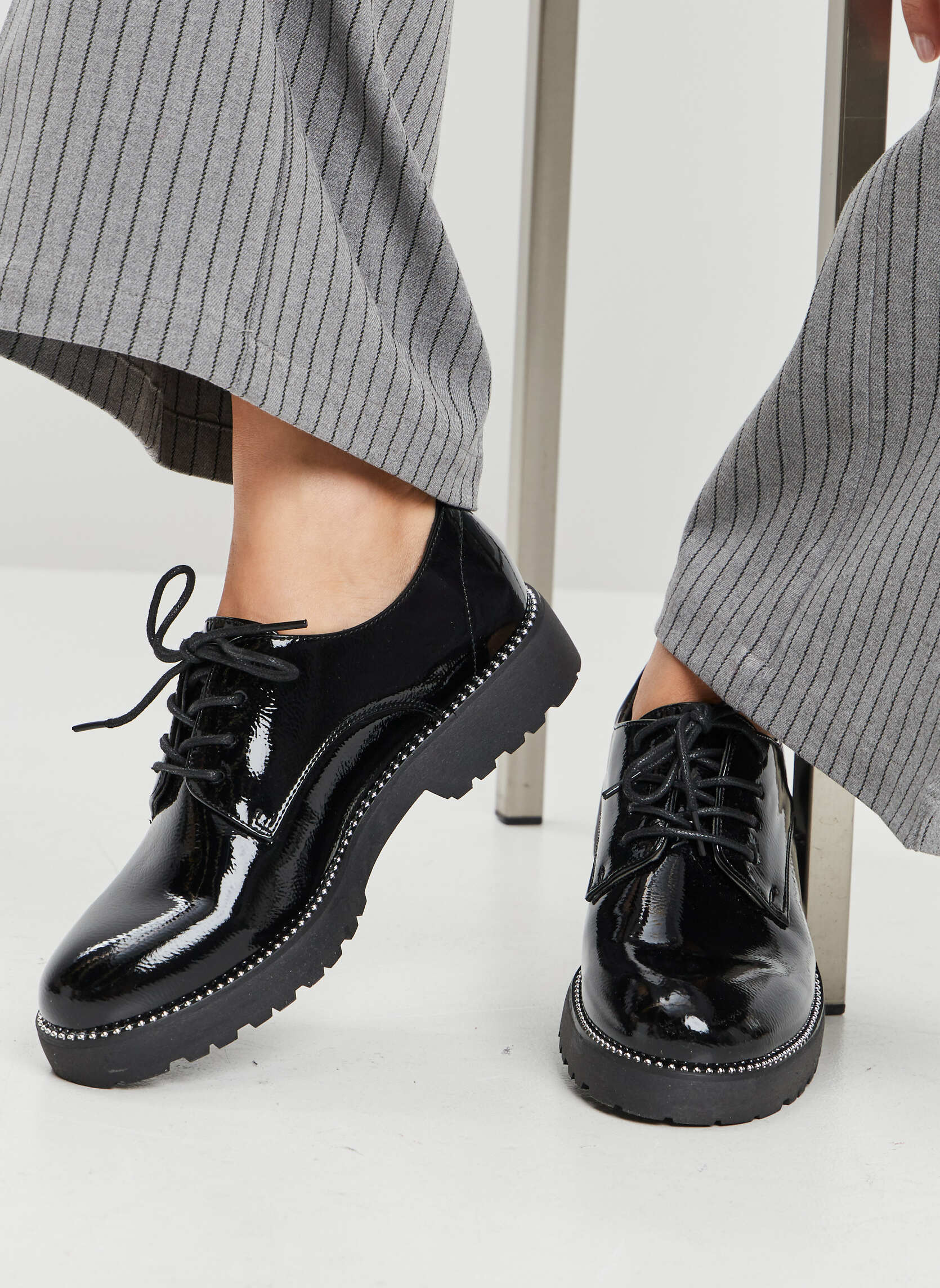 Derbies S_F_DBY_TREP_CLOUS_192 femme noir LIBERTO Derbies S_F_DBY_TREP_CLOUS_192 femme noir Noir