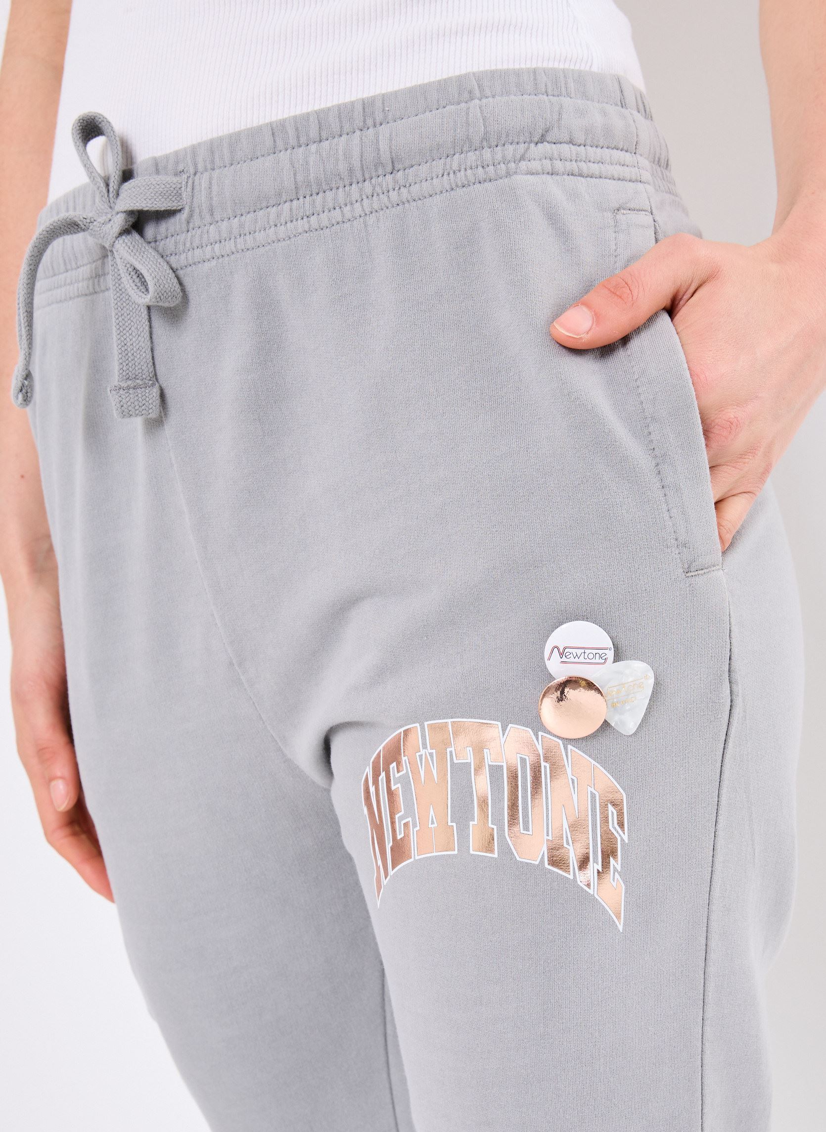 Bas de jogging SWEATPANTS JOGGER TONE femme gris Newtone Bas de jogging SWEATPANTS JOGGER TONE femme gris GREY