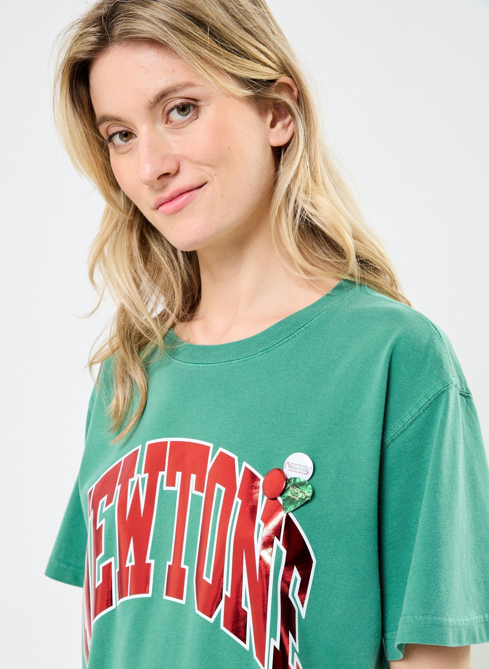 Tee-shirts manches courtes TSHIRT TRUCKER TONE femme vert Newtone Tee-shirts manches courtes TSHIRT TRUCKER TONE femme vert APPLE