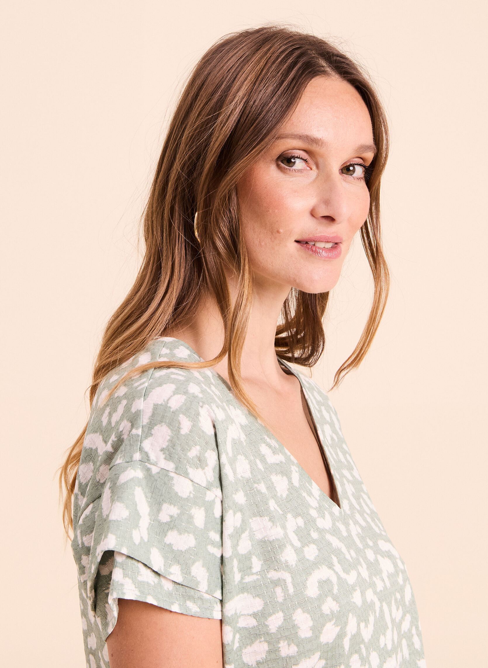 Tee-shirts manches courtes TEMIGNONNE femme vert Bréal Tee-shirts manches courtes TEMIGNONNE femme vert FLO-LEOPY-MID11