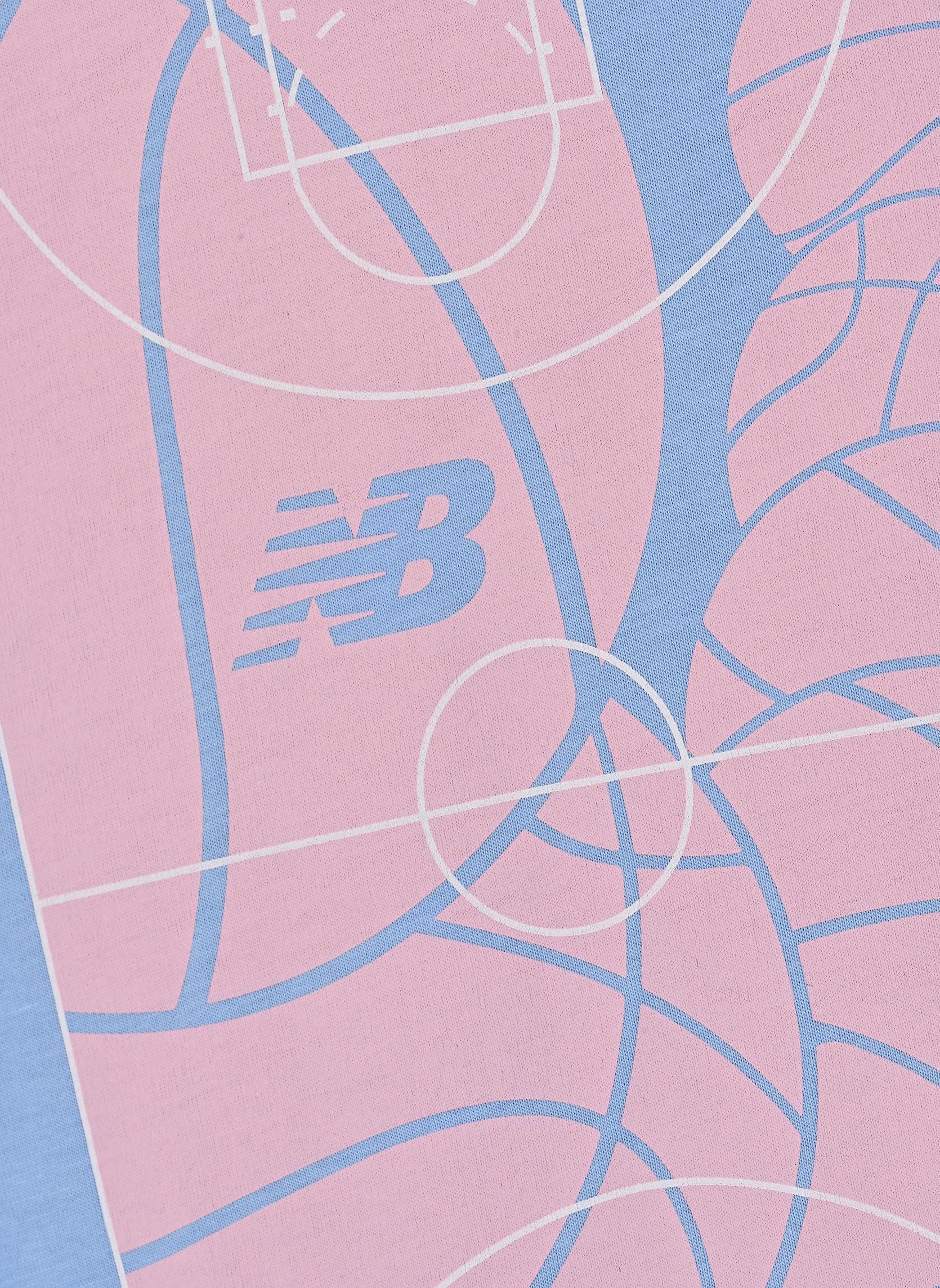 Tee-shirts manches courtes NB Hoops Court Graphic Tee fille bleu New Balance Kids Tee-shirts manches courtes NB Hoops Court Graphic Tee fille bleu ELECTRIC SKY