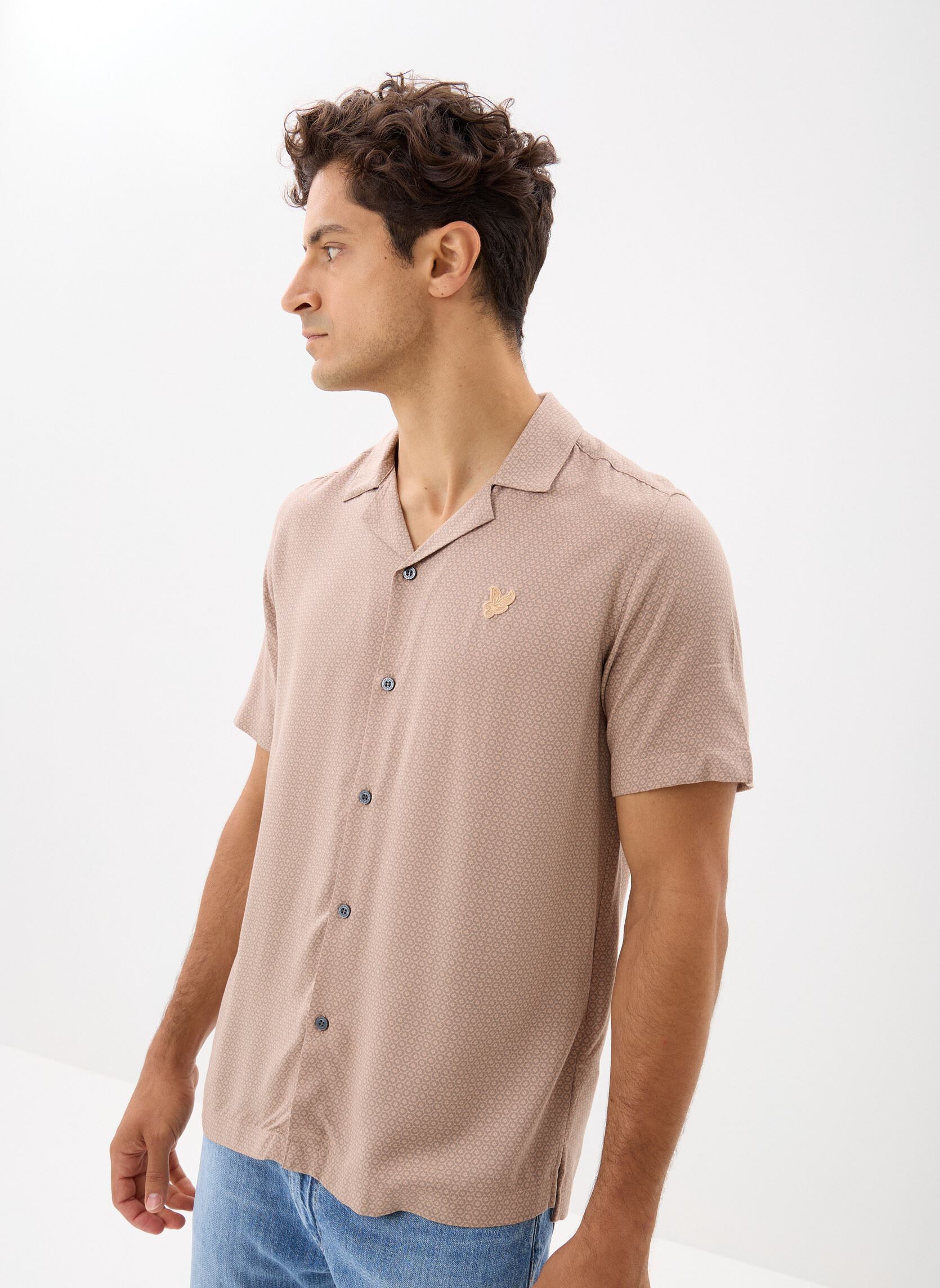 Camisas Geo Motif Printed Revere Shirt hombre marrón Lyle & Scott Camisas Geo Motif Printed Revere Shirt hombre marrón STEALTH BROWN