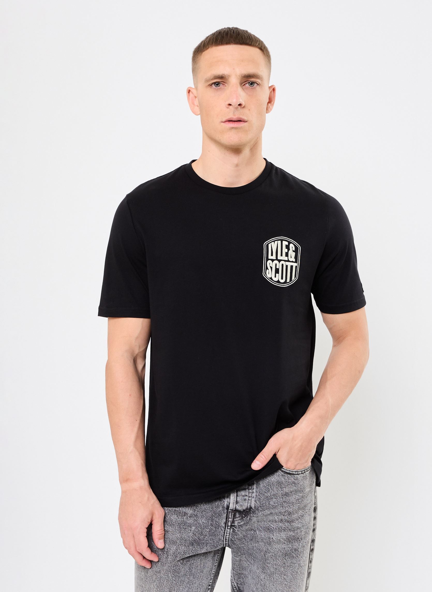 Tee-shirts manches courtes Embroidered Badge Graphic T-Shirt homme noir Lyle & Scott Tee-shirts manches courtes Embroidered Badge Graphic T-Shirt homme noir JET BLACK