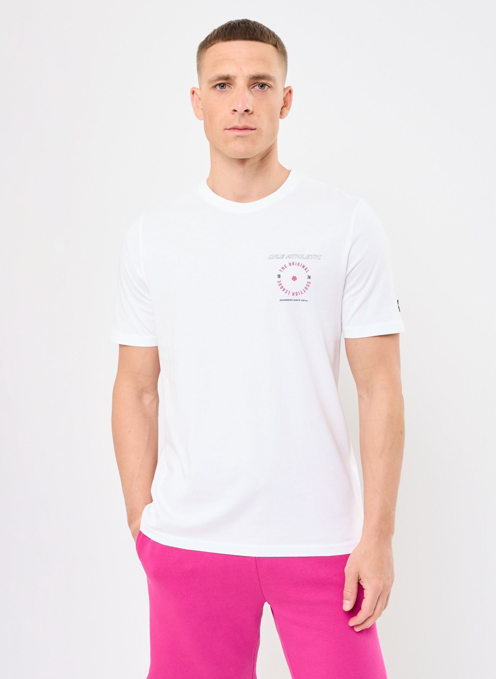 Tee-shirts manches courtes Lyle Athletic Graphic T-Shirt homme blanc Lyle & Scott Tee-shirts manches courtes Lyle Athletic Graphic T-Shirt homme blanc WHITE/ FUCHSIA