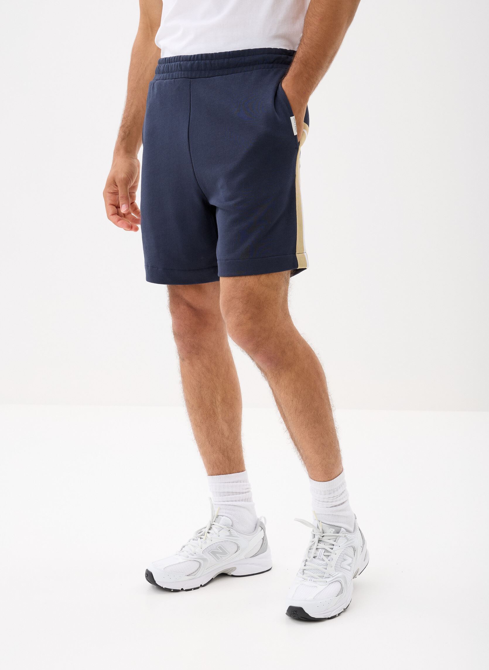 Shorts de sport Contrast Taped Sweatshorts homme bleu Lyle & Scott Shorts de sport Contrast Taped Sweatshorts homme bleu DARK NAVY