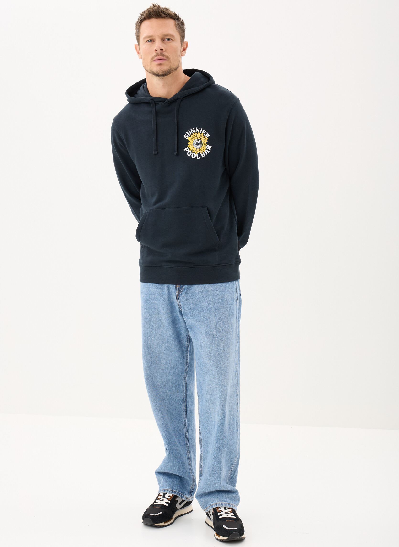 Felpe con cappuccio Sunnies Pool Bar Graphic Pullover Hoodie uomo blu Lyle & Scott Felpe con cappuccio Sunnies Pool Bar Graphic Pullover Hoodie uomo blu DARK NAVY