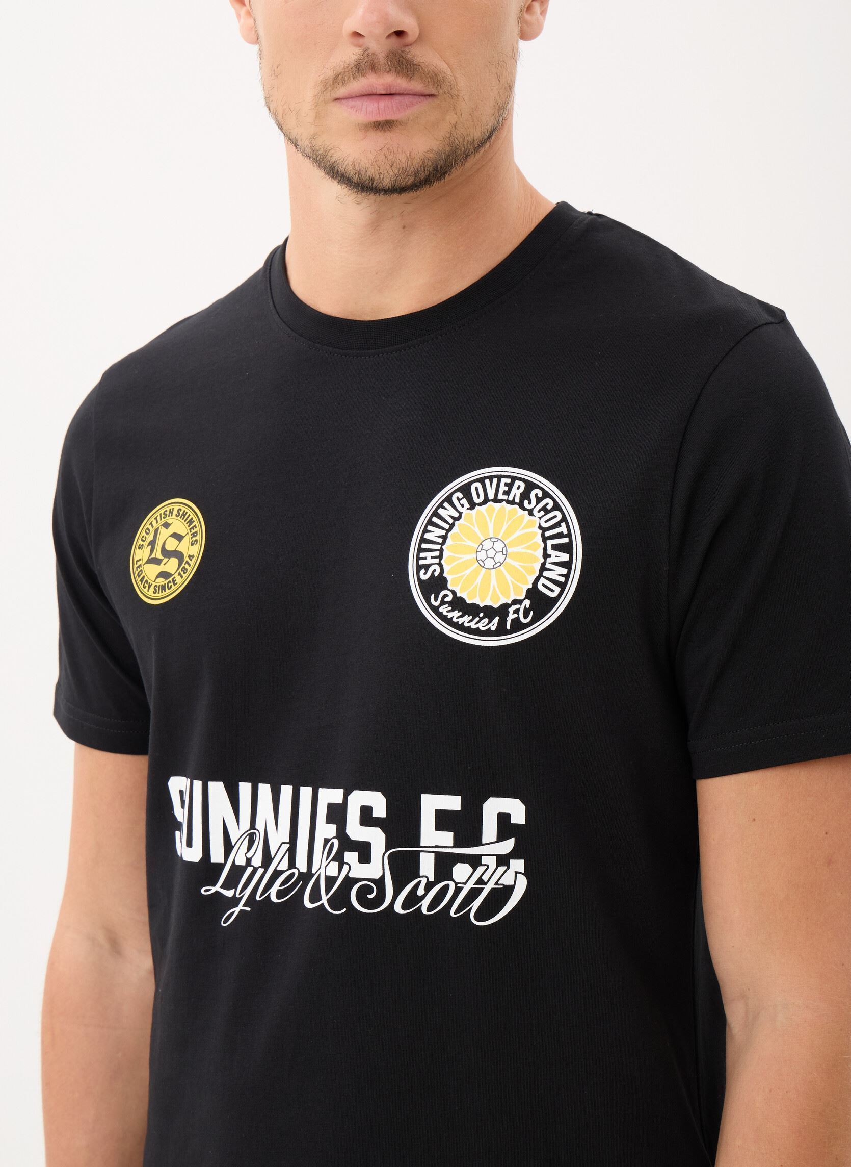 Tee-shirts manches courtes Sunnies Fc Graphic T-Shirt homme noir Lyle & Scott Tee-shirts manches courtes Sunnies Fc Graphic T-Shirt homme noir JET BLACK