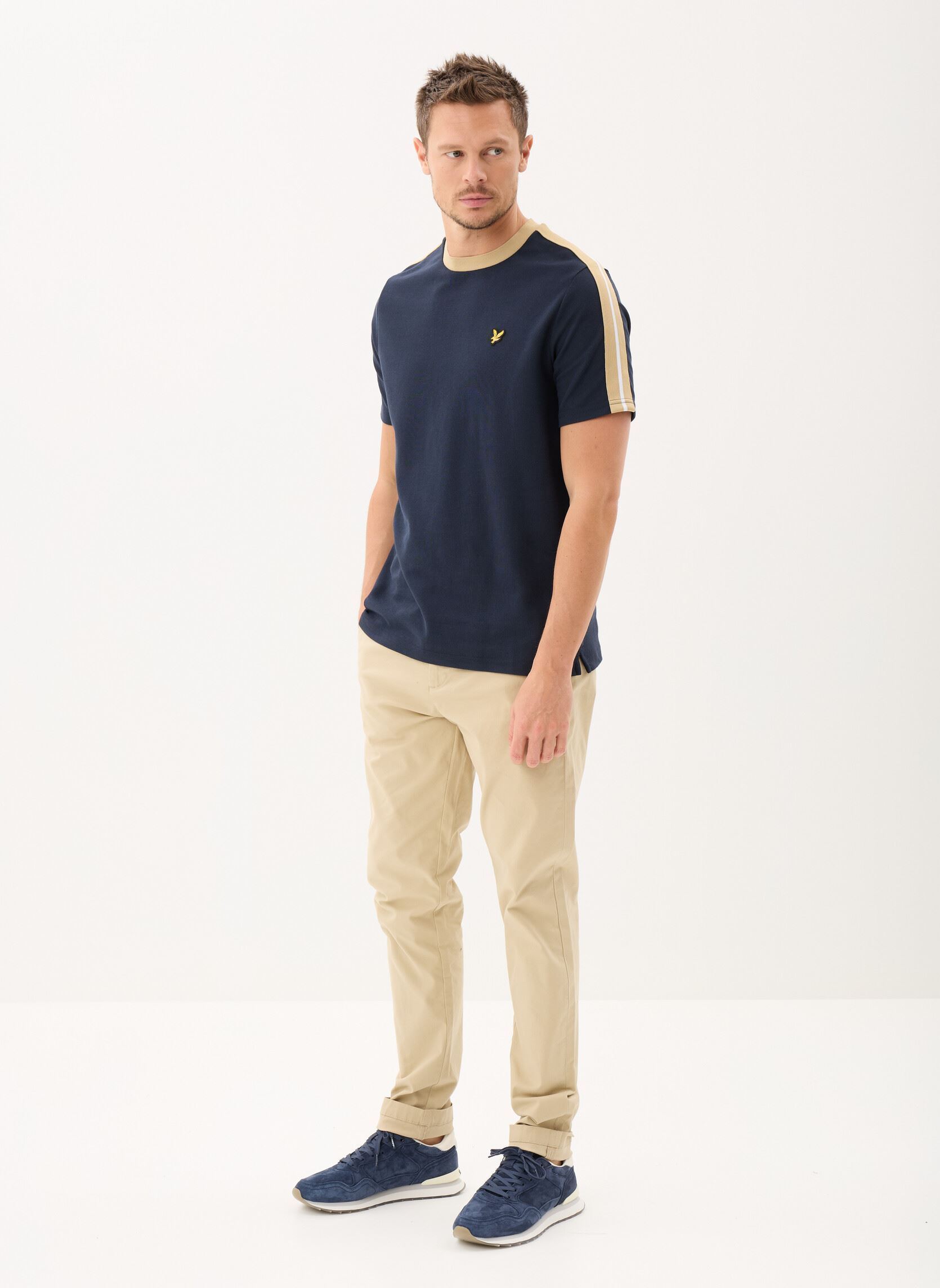 Tee-shirts manches courtes Contrast Taped T-Shirt homme bleu Lyle & Scott Tee-shirts manches courtes Contrast Taped T-Shirt homme bleu DARK NAVY