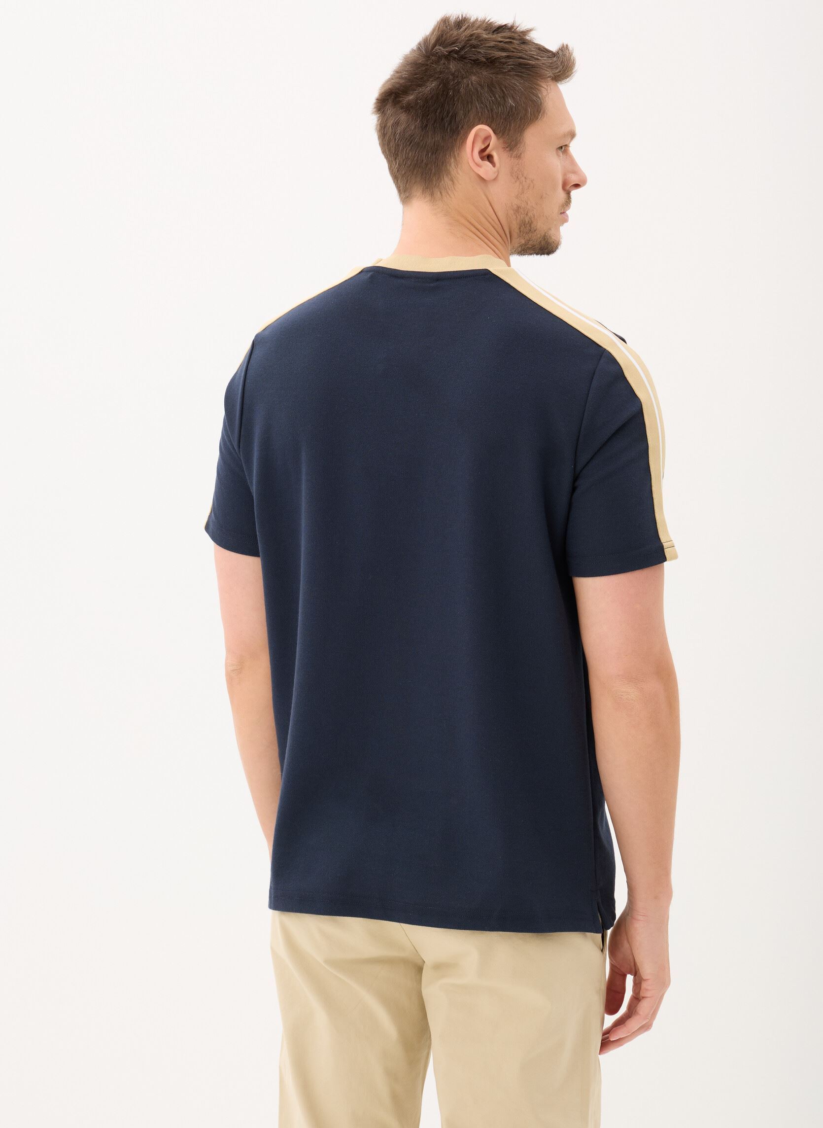 Tee-shirts manches courtes Contrast Taped T-Shirt homme bleu Lyle & Scott Tee-shirts manches courtes Contrast Taped T-Shirt homme bleu DARK NAVY