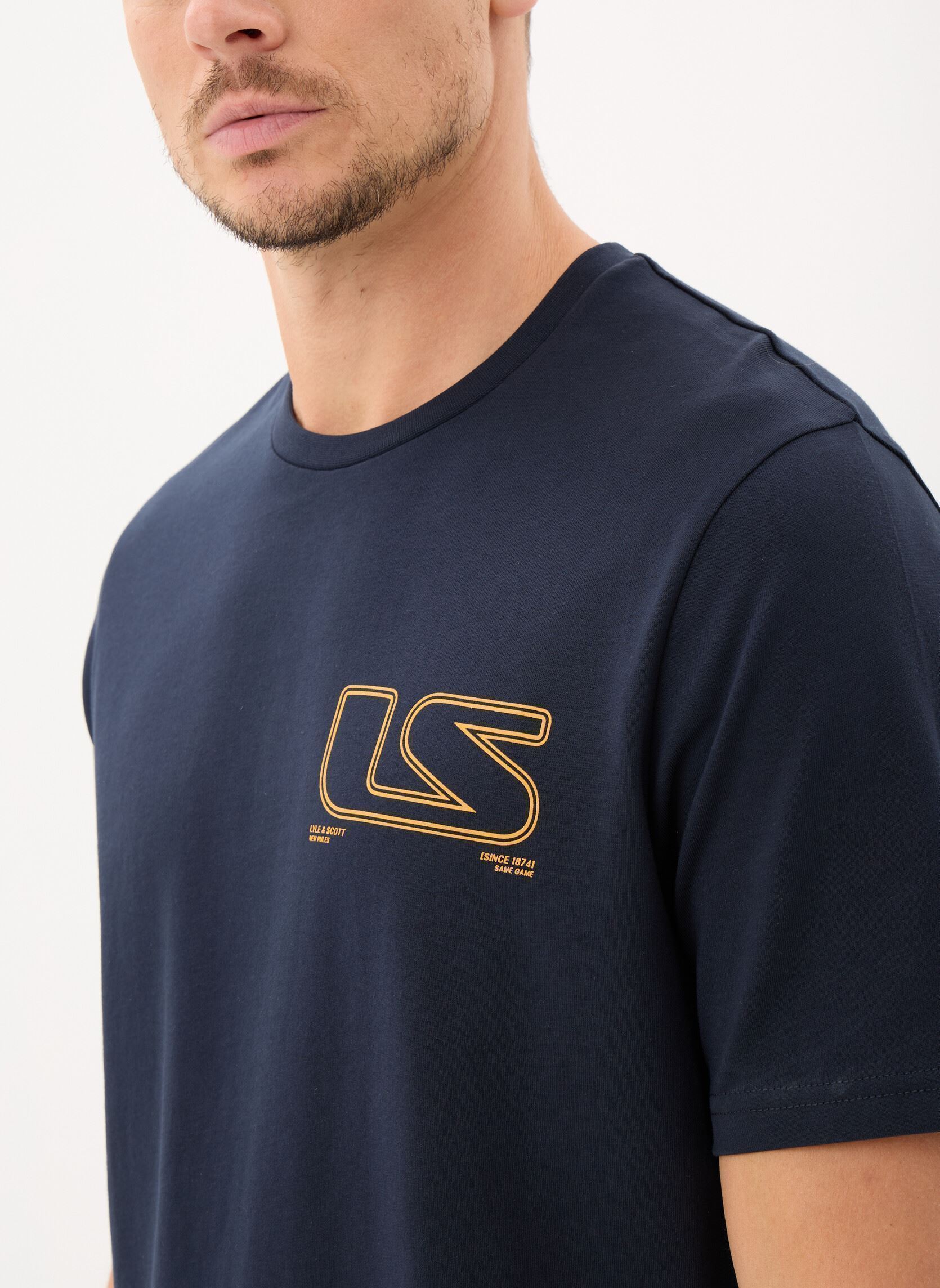 Tee-shirts manches courtes Polaroid Graphic T-Shirt homme bleu Lyle & Scott Tee-shirts manches courtes Polaroid Graphic T-Shirt homme bleu DARK NAVY