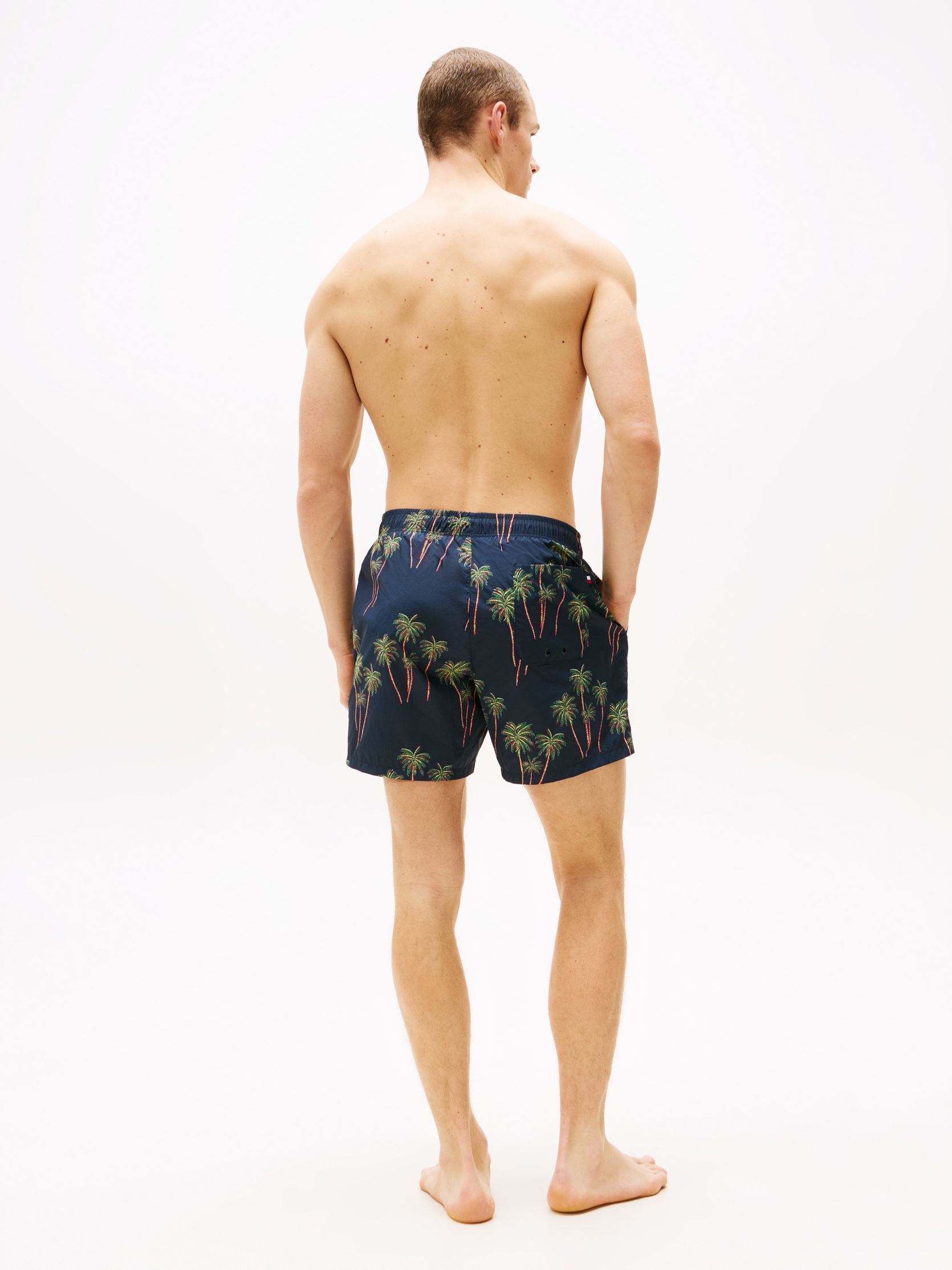 Zwemboxers Medium Drawstring Pr UM0UM03491 heren blauw Tommy Hilfiger Zwemboxers Medium Drawstring Pr UM0UM03491 heren blauw PALM TROPIC AOP DESERT SKY