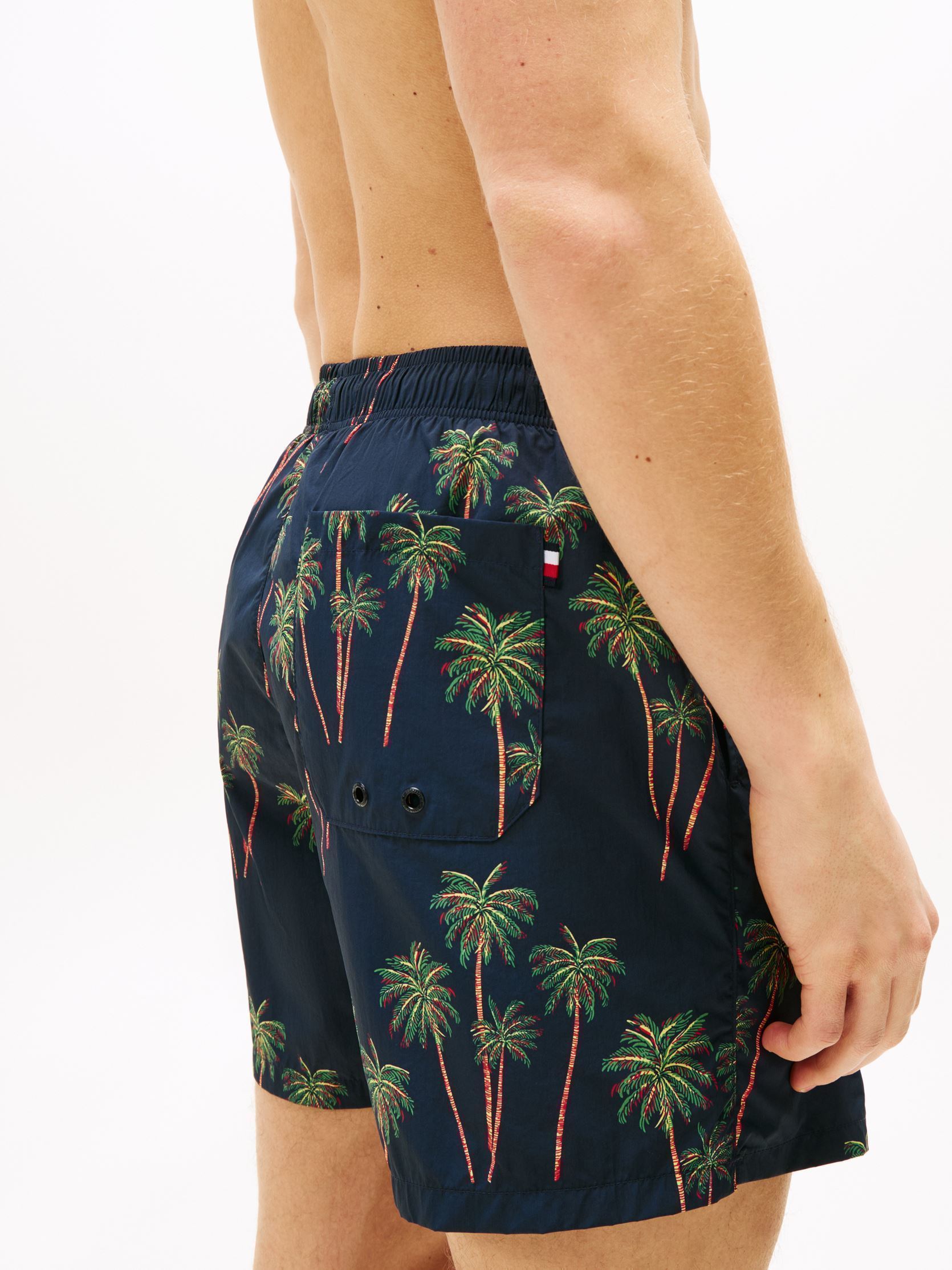 Zwemboxers Medium Drawstring Pr UM0UM03491 heren blauw Tommy Hilfiger Zwemboxers Medium Drawstring Pr UM0UM03491 heren blauw PALM TROPIC AOP DESERT SKY