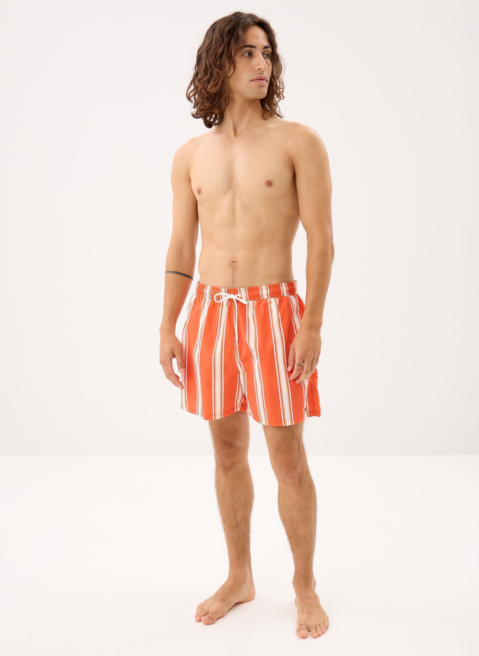 Zwemboxers Medium Drawstring Pr UM0UM03491 heren oranje Tommy Hilfiger Zwemboxers Medium Drawstring Pr UM0UM03491 heren oranje SUNSET STRIPE BRILLIANT ORANGE