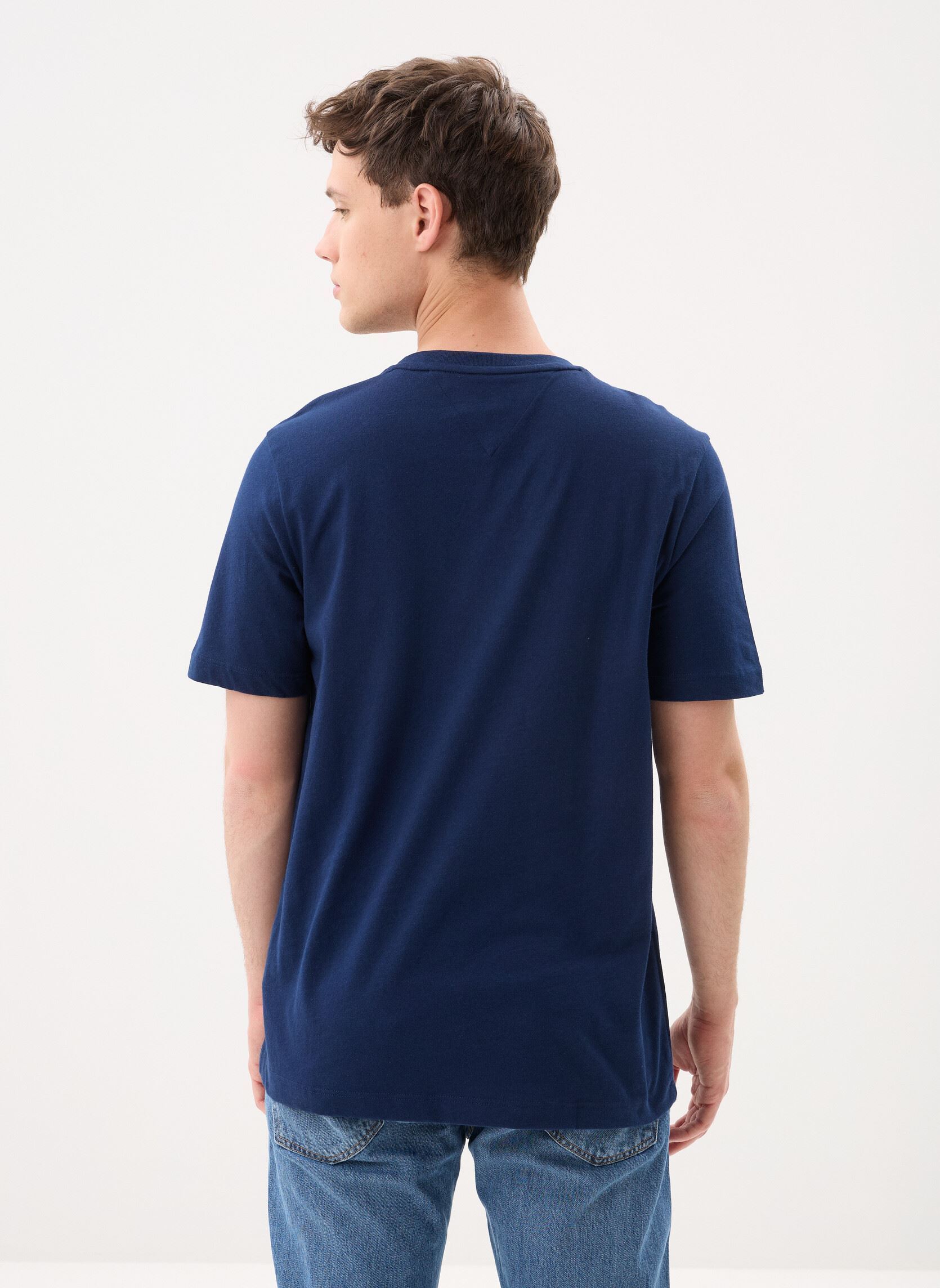 T-shirts met korte mouwen Essential Solid Pock MW0MW37283 heren blauw Tommy Hilfiger T-shirts met korte mouwen Essential Solid Pock MW0MW37283 heren blauw CARBON NAVY