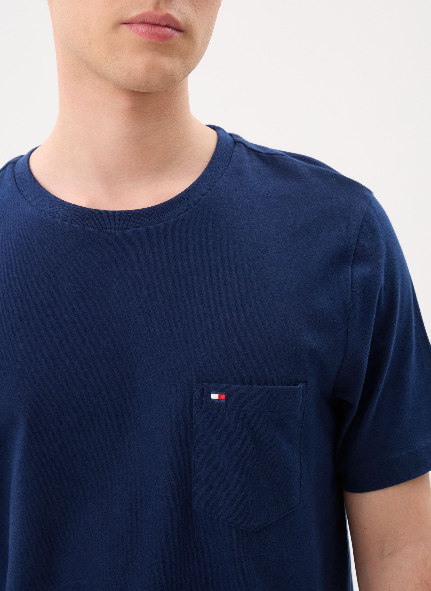 T-shirts met korte mouwen Essential Solid Pock MW0MW37283 heren blauw Tommy Hilfiger T-shirts met korte mouwen Essential Solid Pock MW0MW37283 heren blauw CARBON NAVY