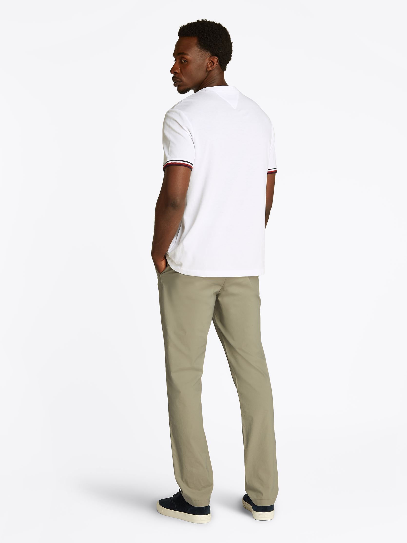 Tee-shirts manches courtes Global Stripe Cuff T MW0MW38630 homme blanc Tommy Hilfiger Tee-shirts manches courtes Global Stripe Cuff T MW0MW38630 homme blanc WHITE