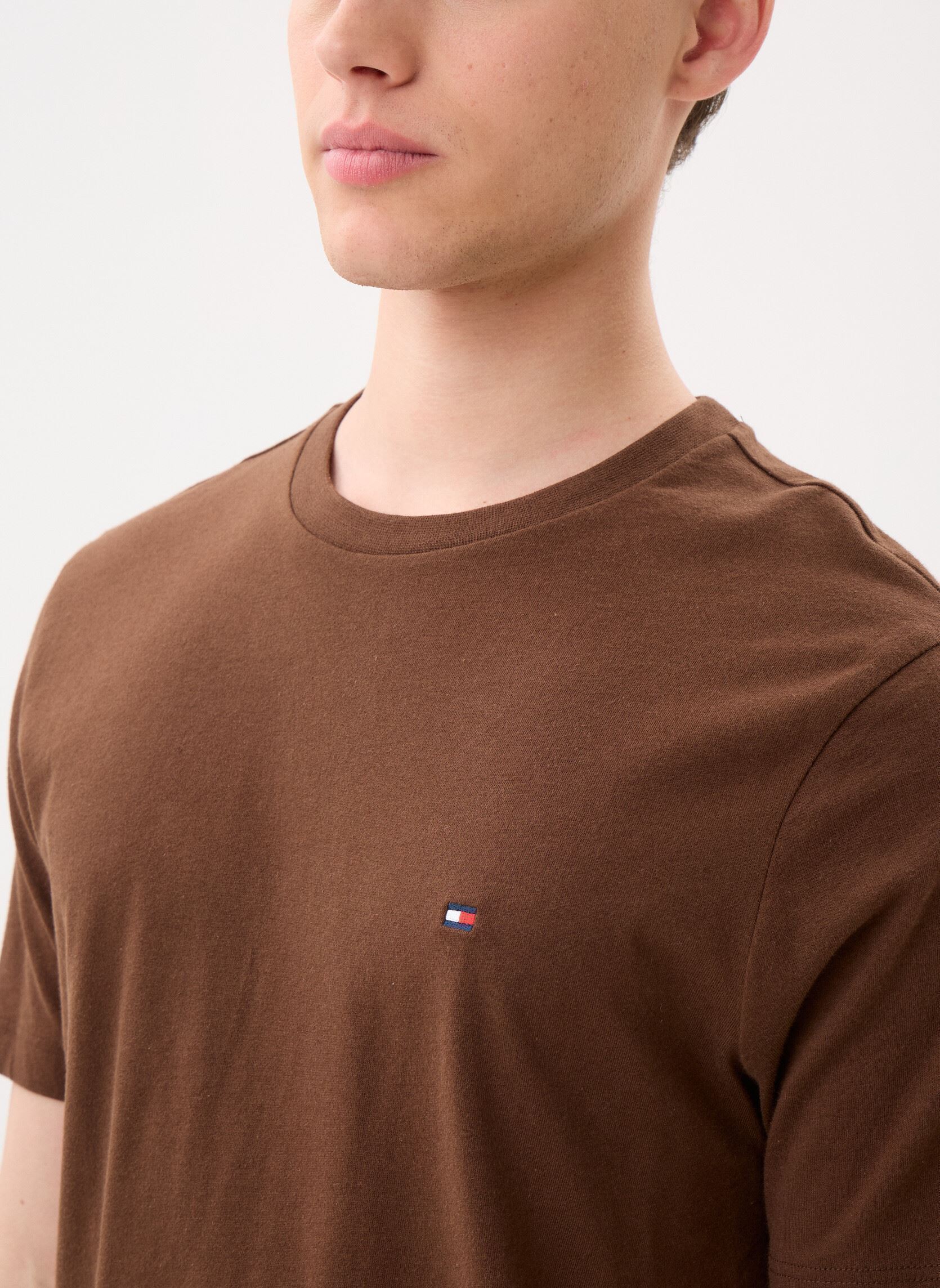 T-shirts met korte mouwen Ess Seasonal Reg Fit MW0MW39995 heren bruin Tommy Hilfiger T-shirts met korte mouwen Ess Seasonal Reg Fit MW0MW39995 heren bruin LEGACY BROWN