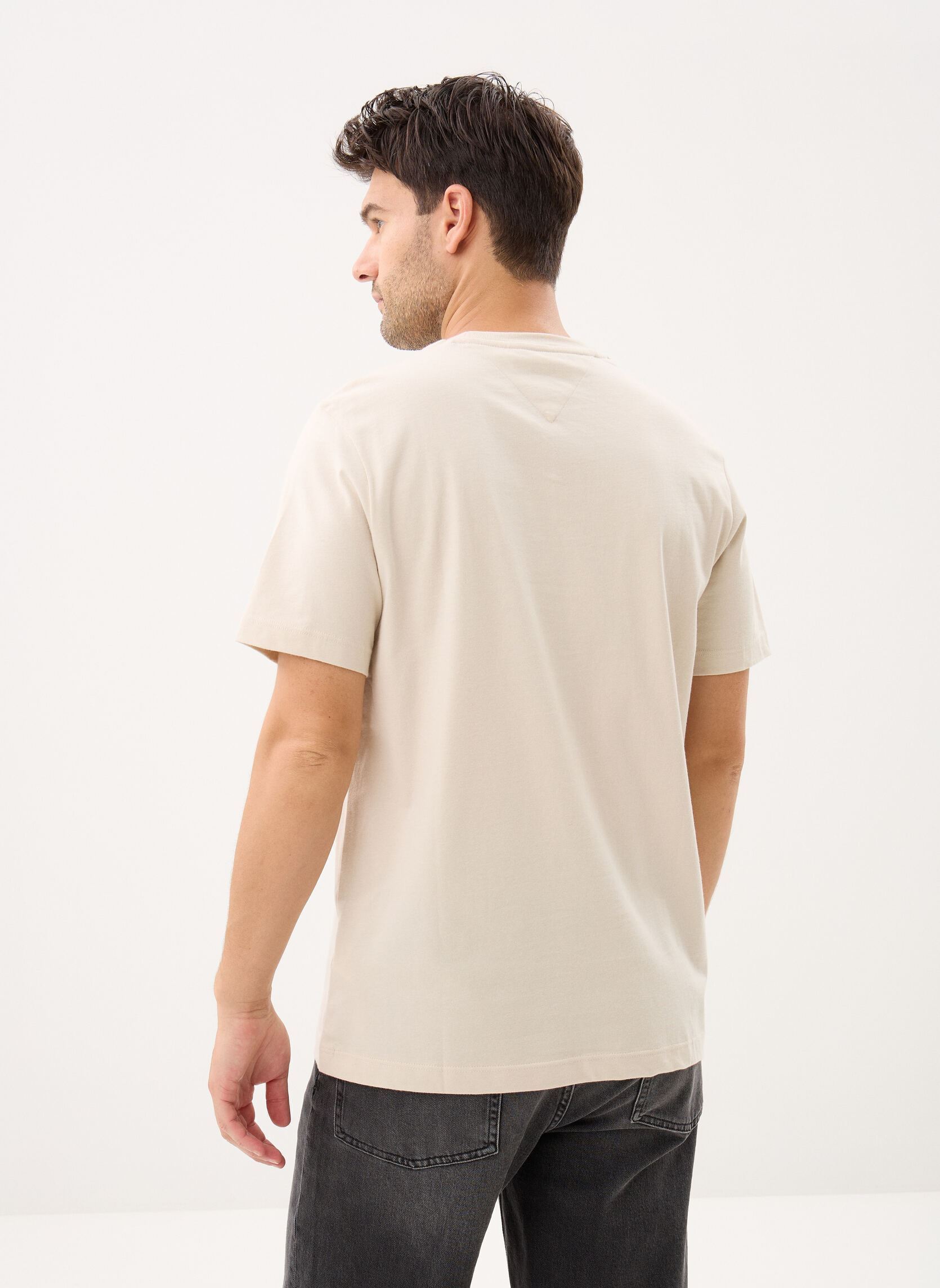 Tee-shirts manches courtes Ess Seasonal Reg Fit MW0MW39995 homme beige Tommy Hilfiger Tee-shirts manches courtes Ess Seasonal Reg Fit MW0MW39995 homme beige NEWSPRINT
