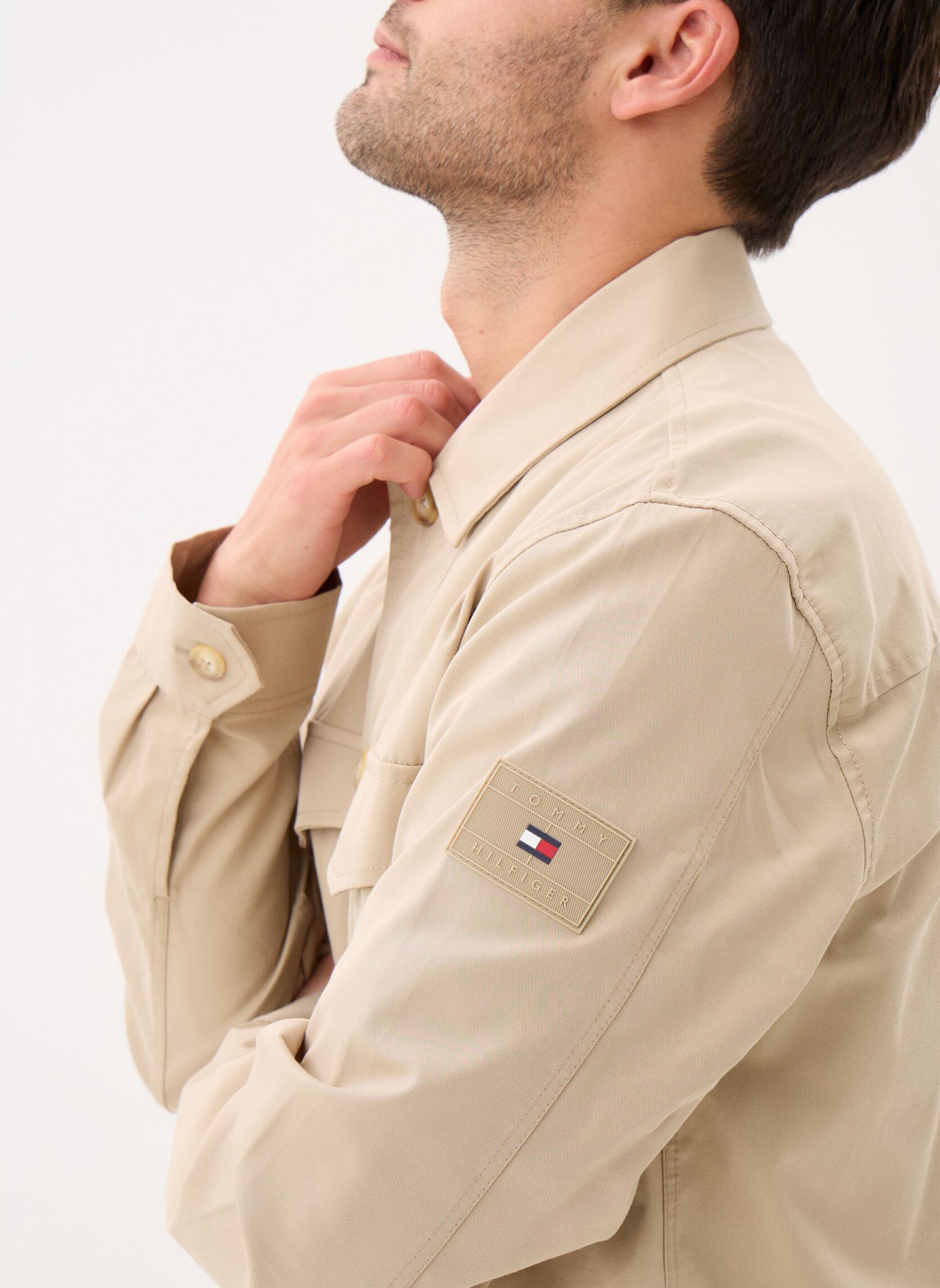 Chemises Cotton Nylon Shirt J MW0MW38712 homme beige Tommy Hilfiger Chemises Cotton Nylon Shirt J MW0MW38712 homme beige SANDALWOOD