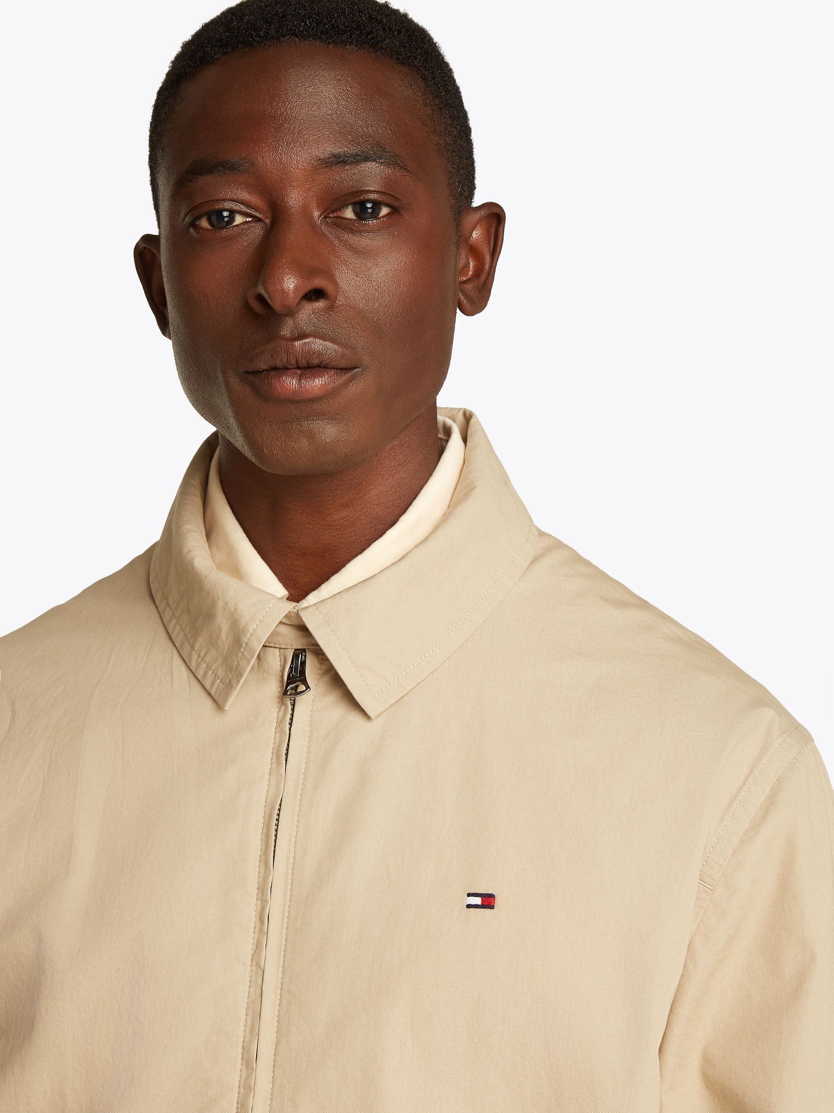 Blousons Lightweight Cotton I MW0MW38715 homme vert Tommy Hilfiger Blousons Lightweight Cotton I MW0MW38715 homme vert SANDALWOOD