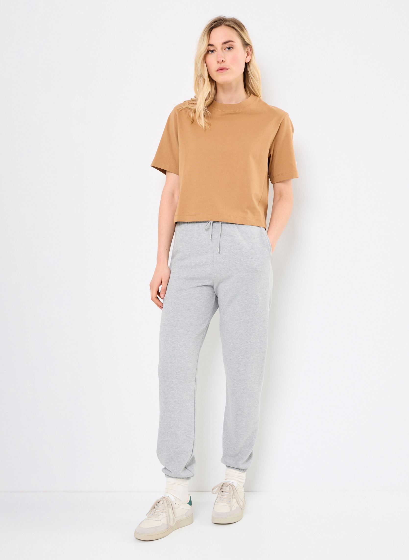 Tee-shirts manches courtes 117874 femme marron Champion Tee-shirts manches courtes 117874 femme marron MS090
