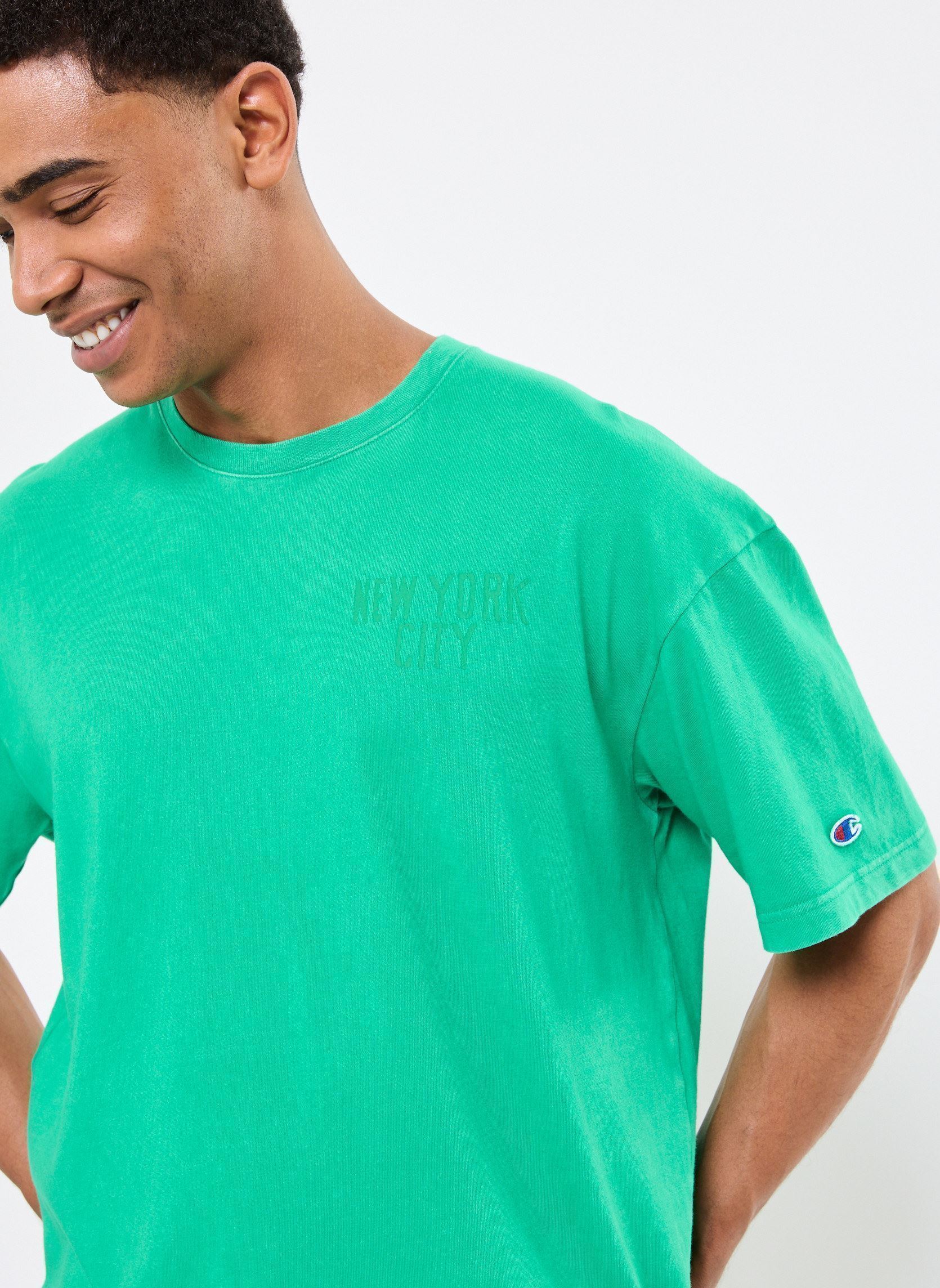 Tee-shirts manches courtes 221250 homme vert Champion Tee-shirts manches courtes 221250 homme vert GS130