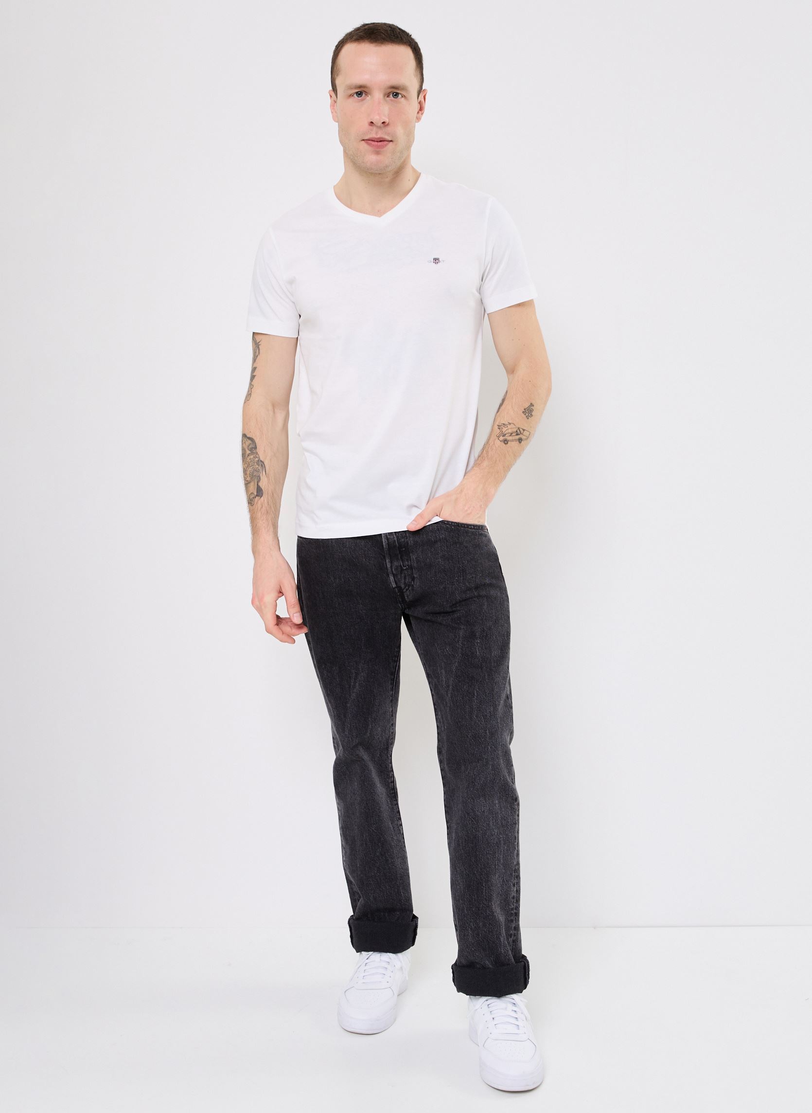 Tee-shirts manches courtes SLIM SHIELD V-NECK T-SHIRT homme blanc GANT Tee-shirts manches courtes SLIM SHIELD V-NECK T-SHIRT homme blanc BLANC