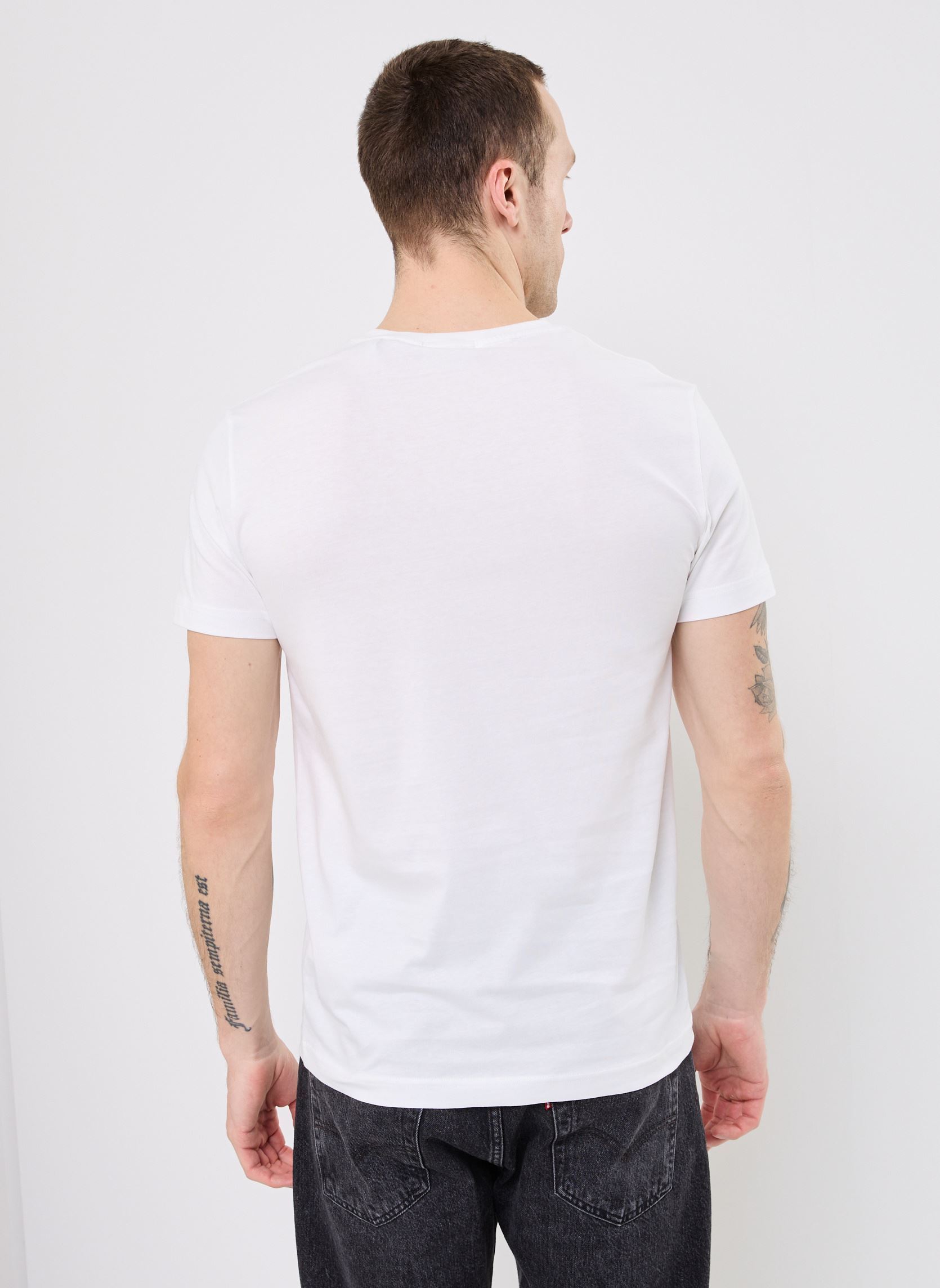 Tee-shirts manches courtes SLIM SHIELD V-NECK T-SHIRT homme blanc GANT Tee-shirts manches courtes SLIM SHIELD V-NECK T-SHIRT homme blanc BLANC