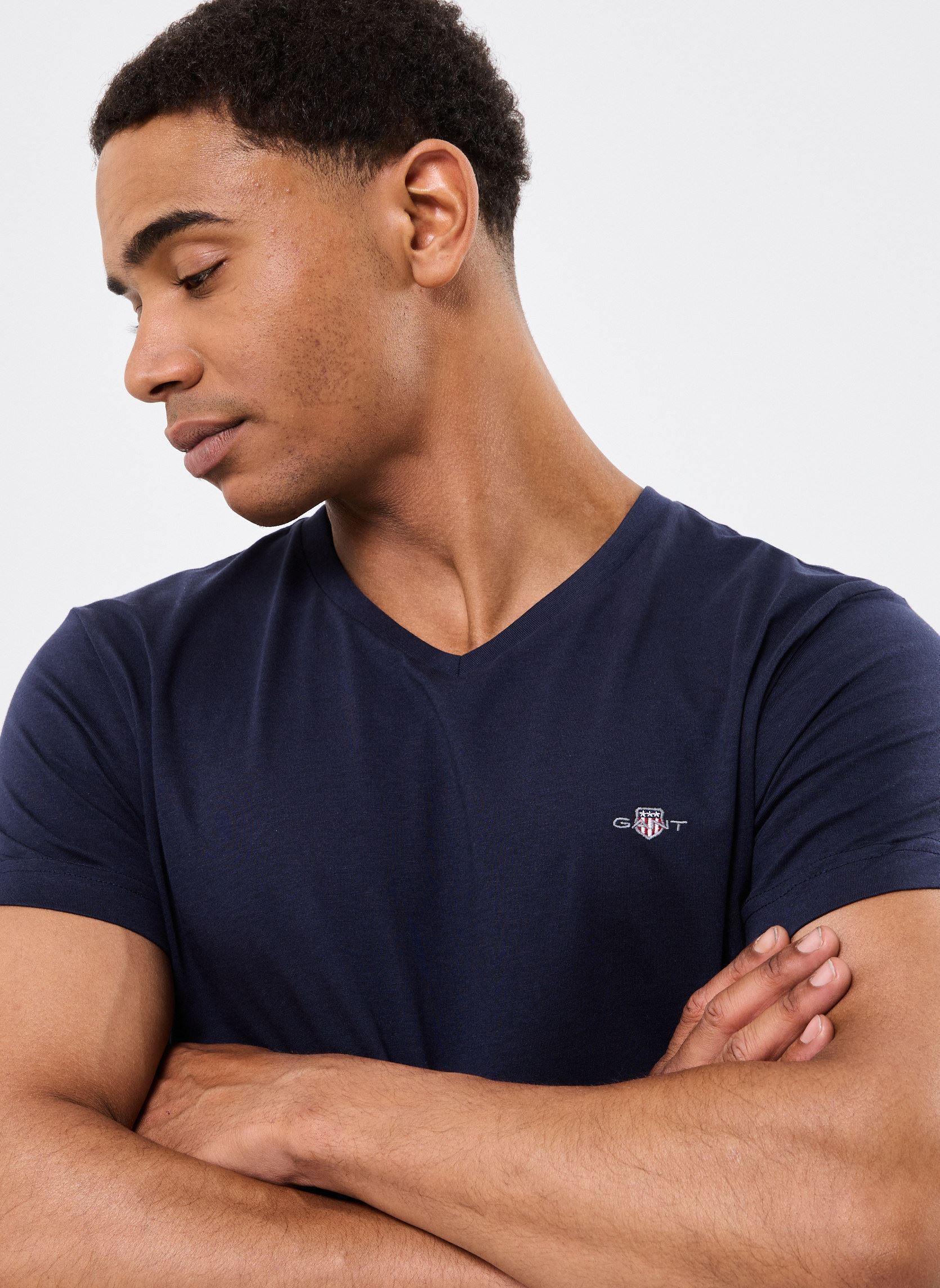 Kurzarm-T-Shirts SLIM SHIELD V-NECK T-SHIRT herren blau GANT Kurzarm-T-Shirts SLIM SHIELD V-NECK T-SHIRT herren blau BLEU NUIT