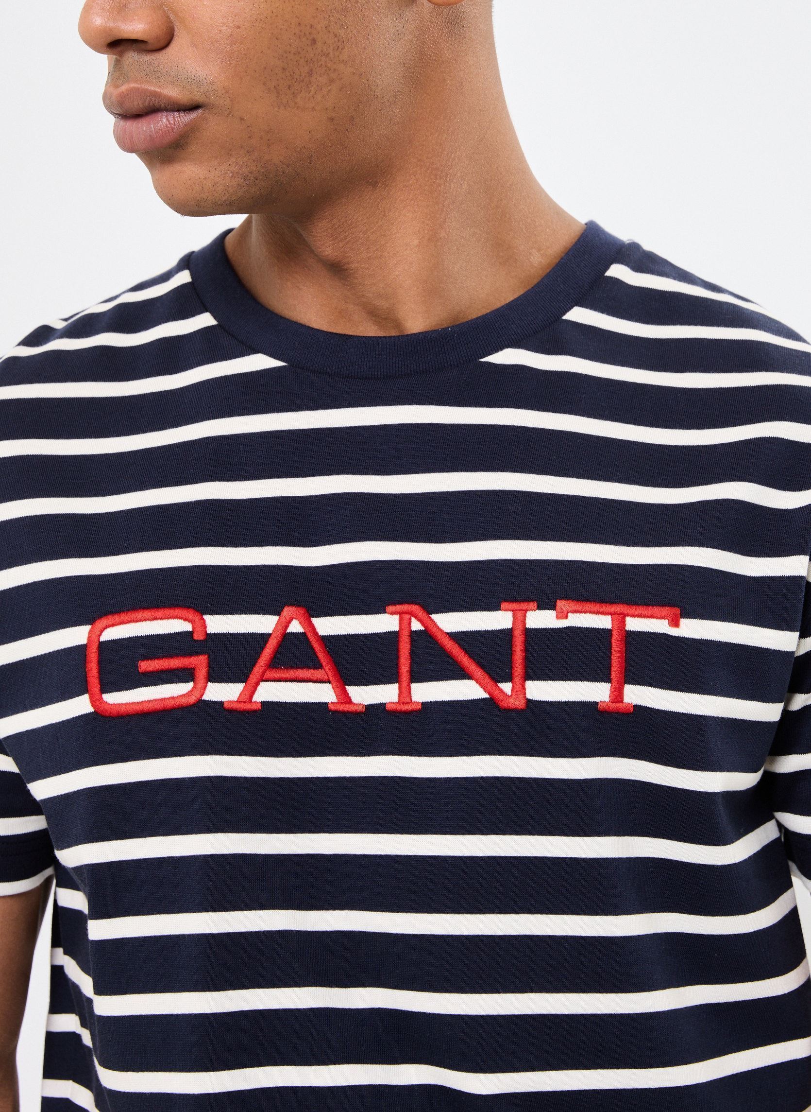 Tee-shirts manches courtes GRAPHIC STRIPED SS T-SHIRT homme bleu GANT Tee-shirts manches courtes GRAPHIC STRIPED SS T-SHIRT homme bleu BLEU NUIT