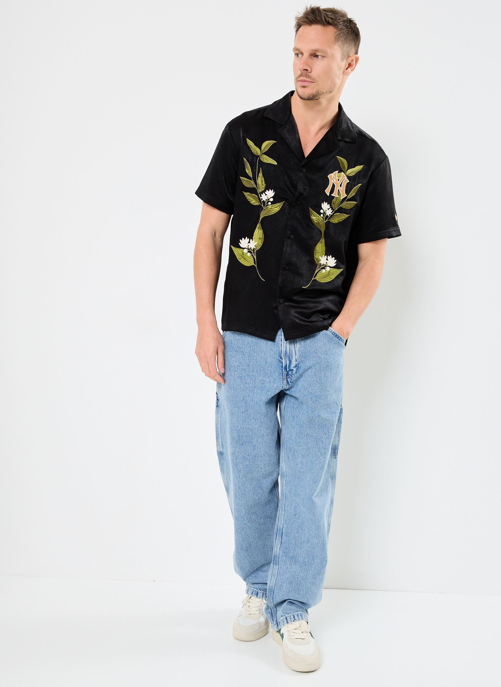 Chemises Floral Revere Shirt homme noir New Era Chemises Floral Revere Shirt homme noir NEW YORK YANKEES BLK