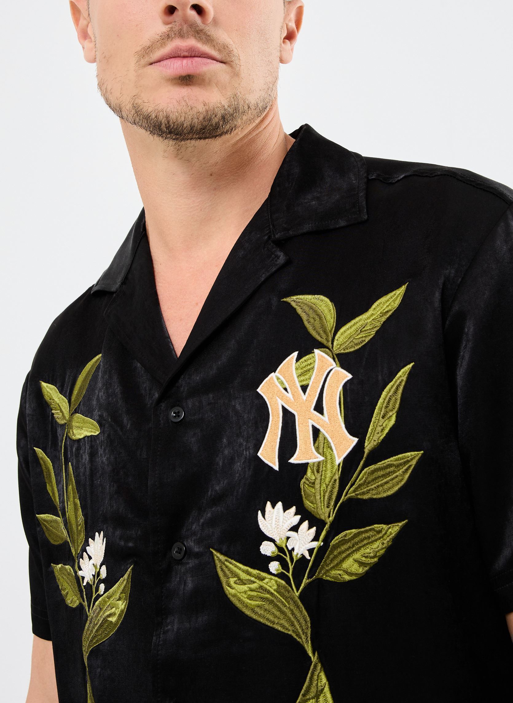 Chemises Floral Revere Shirt homme noir New Era Chemises Floral Revere Shirt homme noir NEW YORK YANKEES BLK
